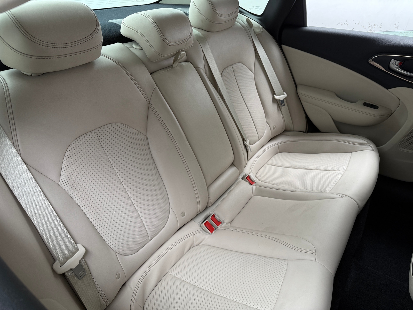 Thumbnail: 2015 Chrysler 200 - 5