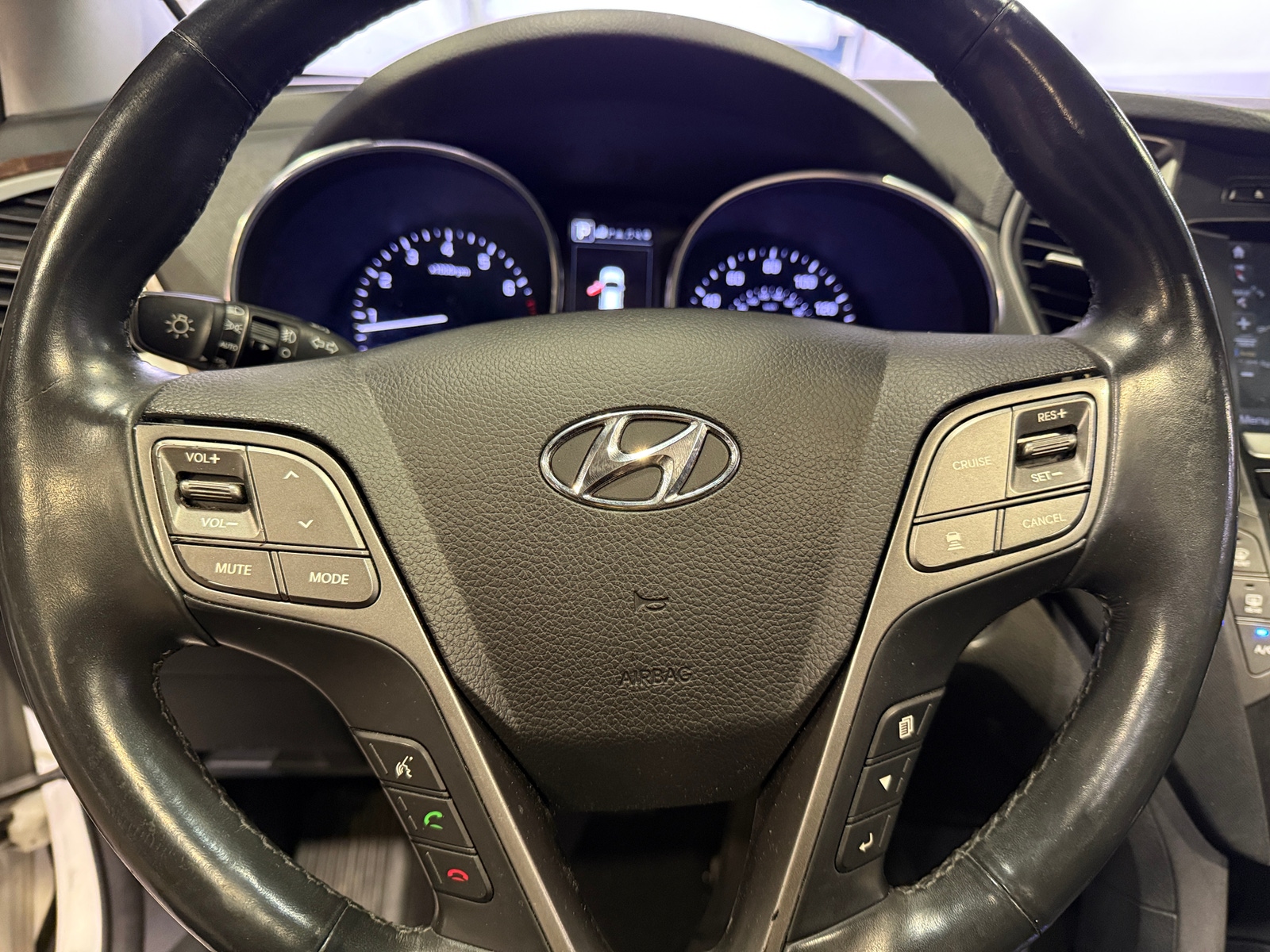 Thumbnail: 2017 Hyundai Santa Fe - 4
