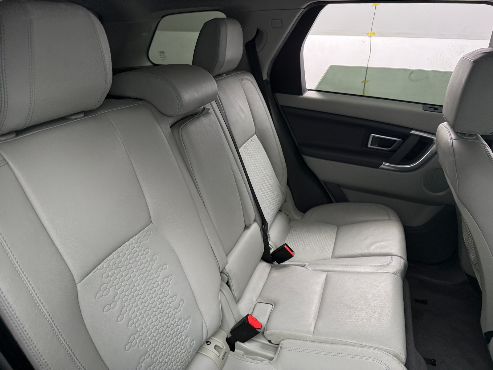 Thumbnail: 2016 Land Rover Discovery Sport - 5