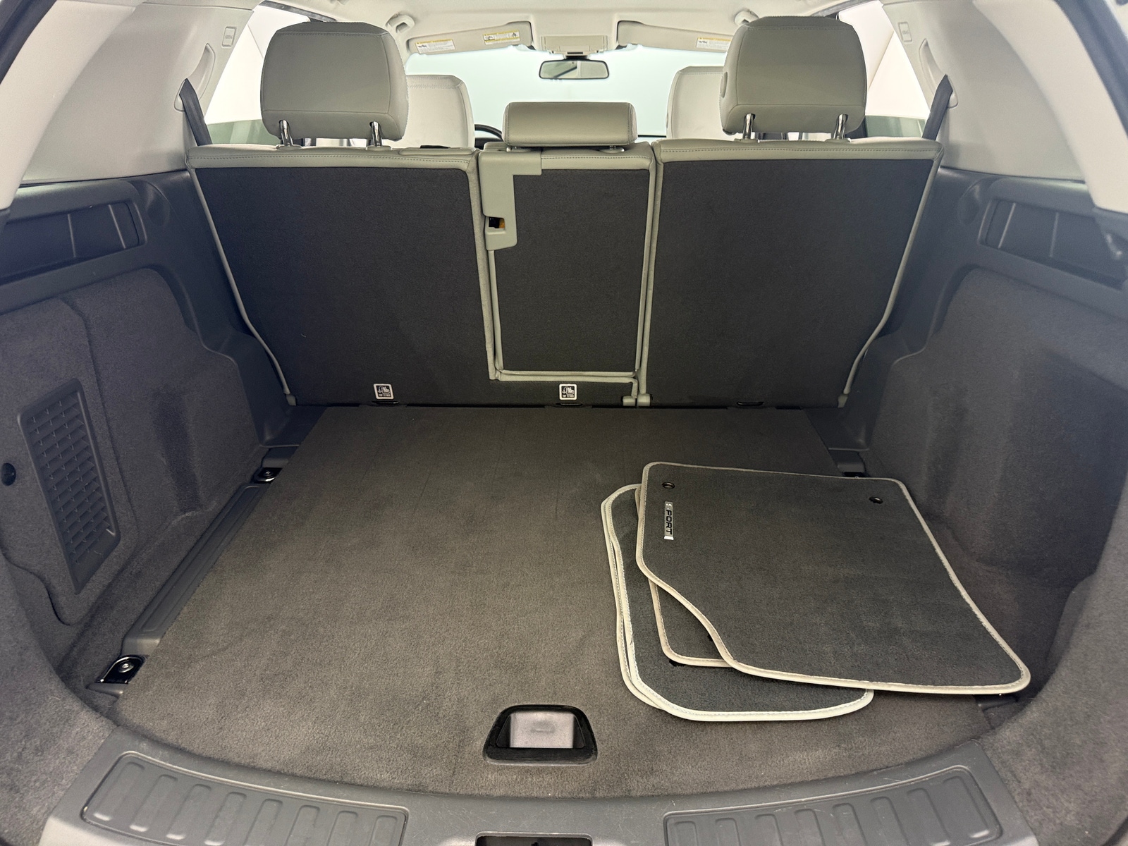 Thumbnail: 2016 Land Rover Discovery Sport - 6