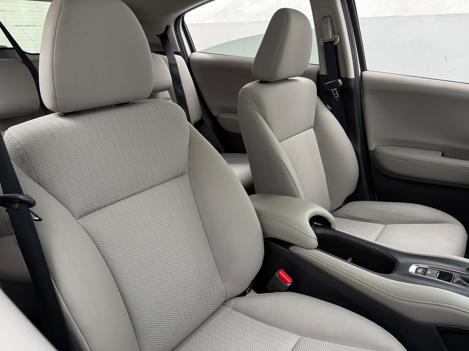 Thumbnail: 2016 Honda HR-V - 2