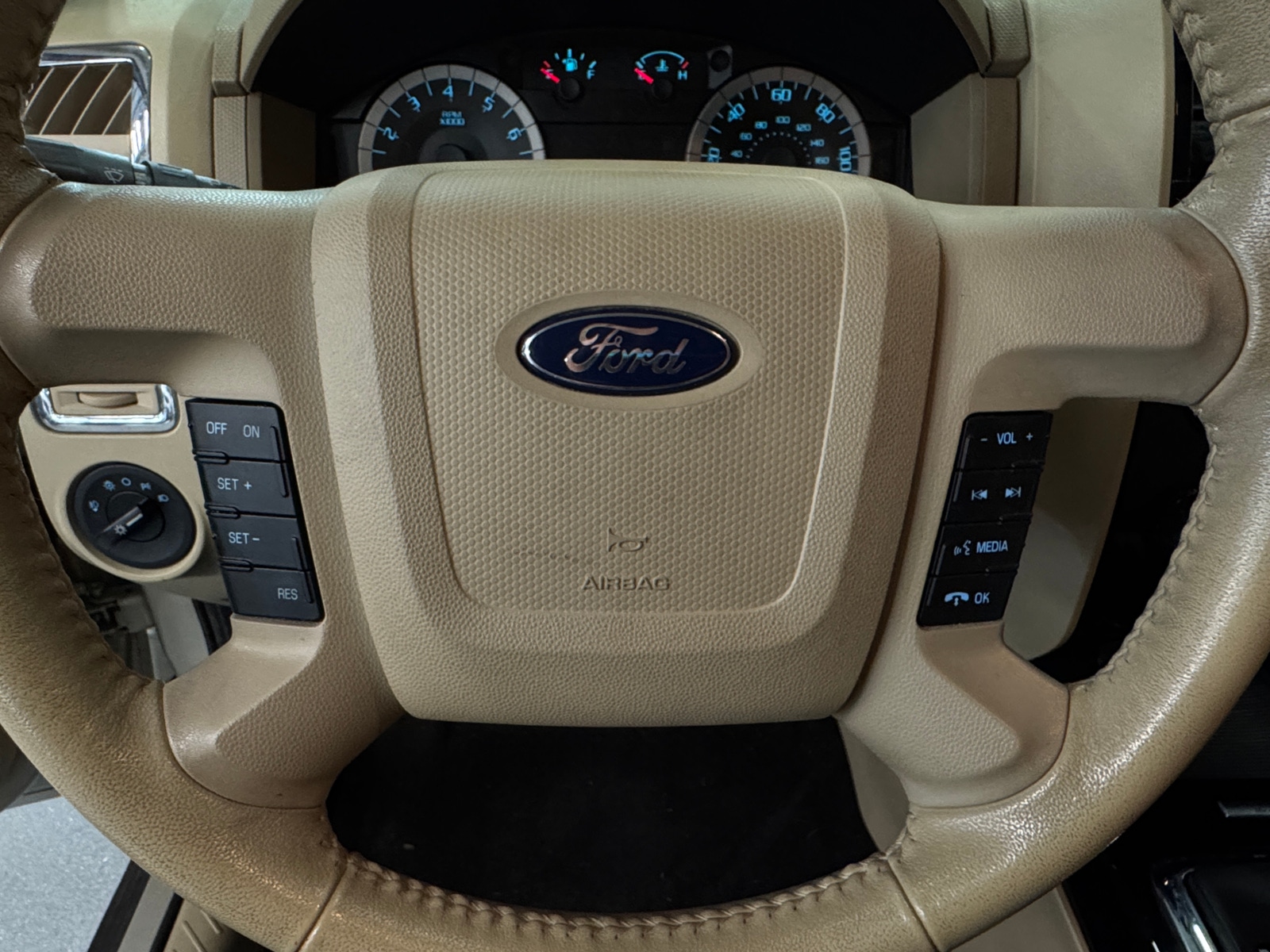 Thumbnail: 2012 Ford Escape - 4