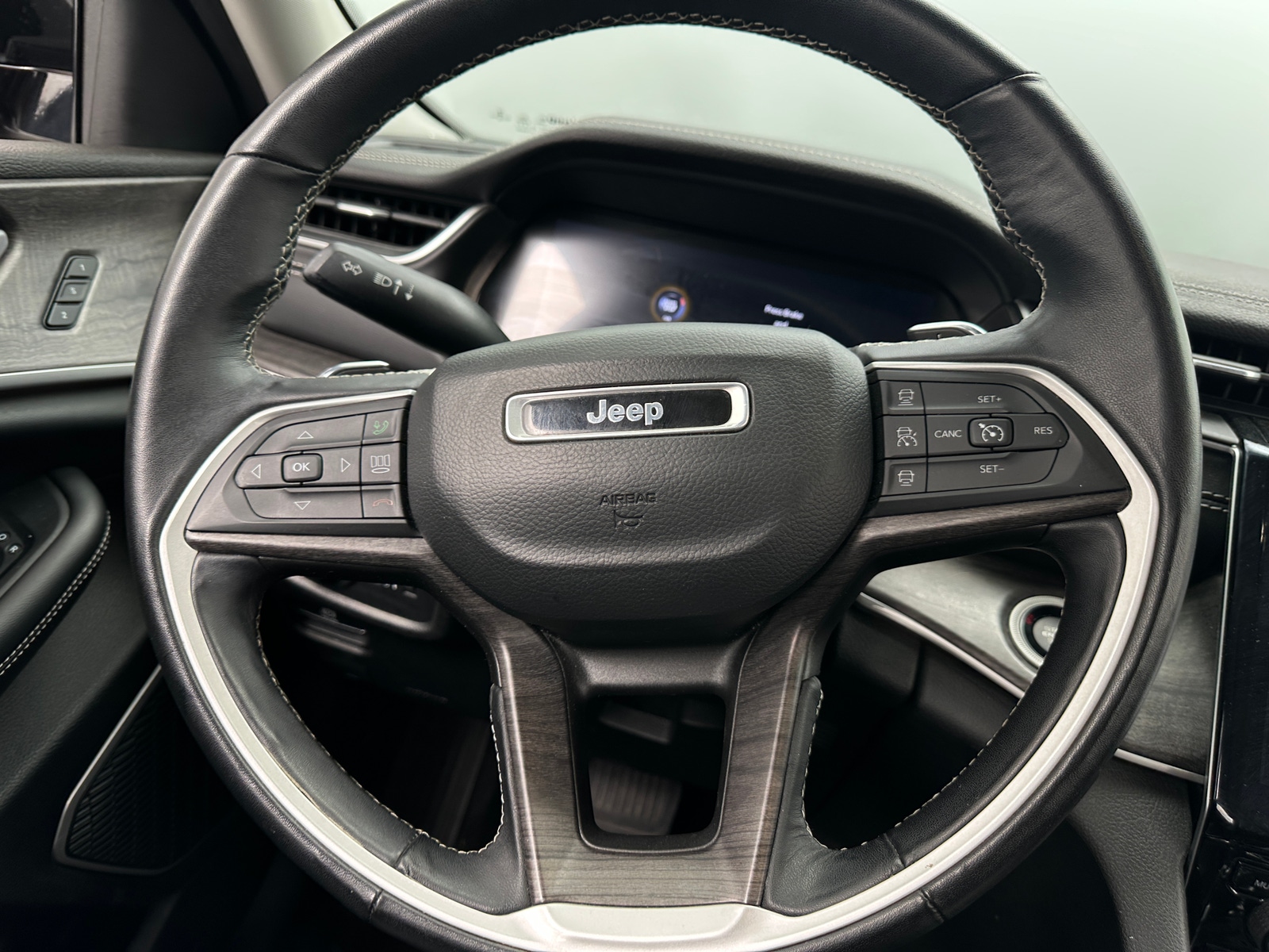Thumbnail: 2022 Jeep Grand Cherokee L - 4