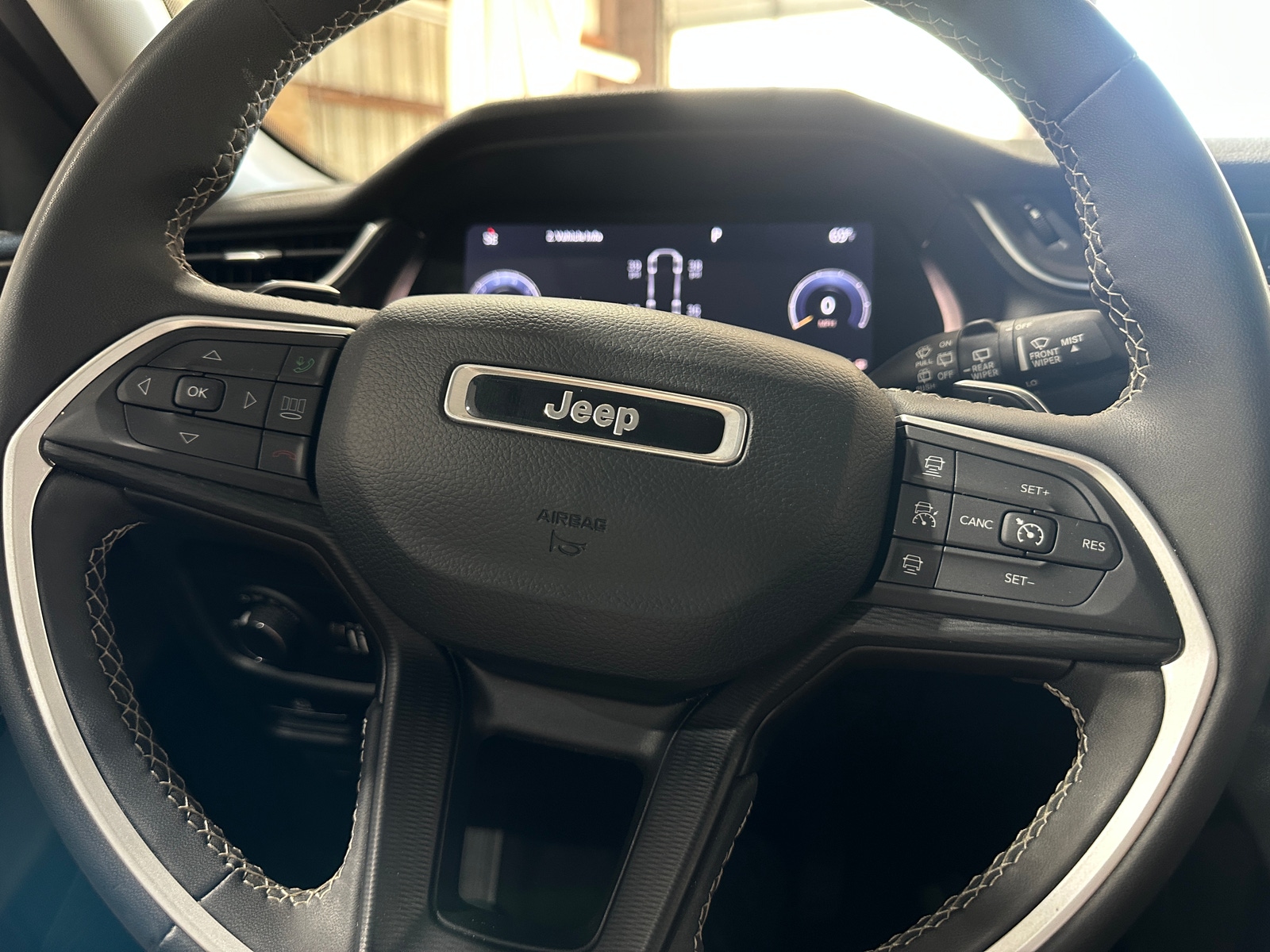 Thumbnail: 2023 Jeep Grand Cherokee L - 5