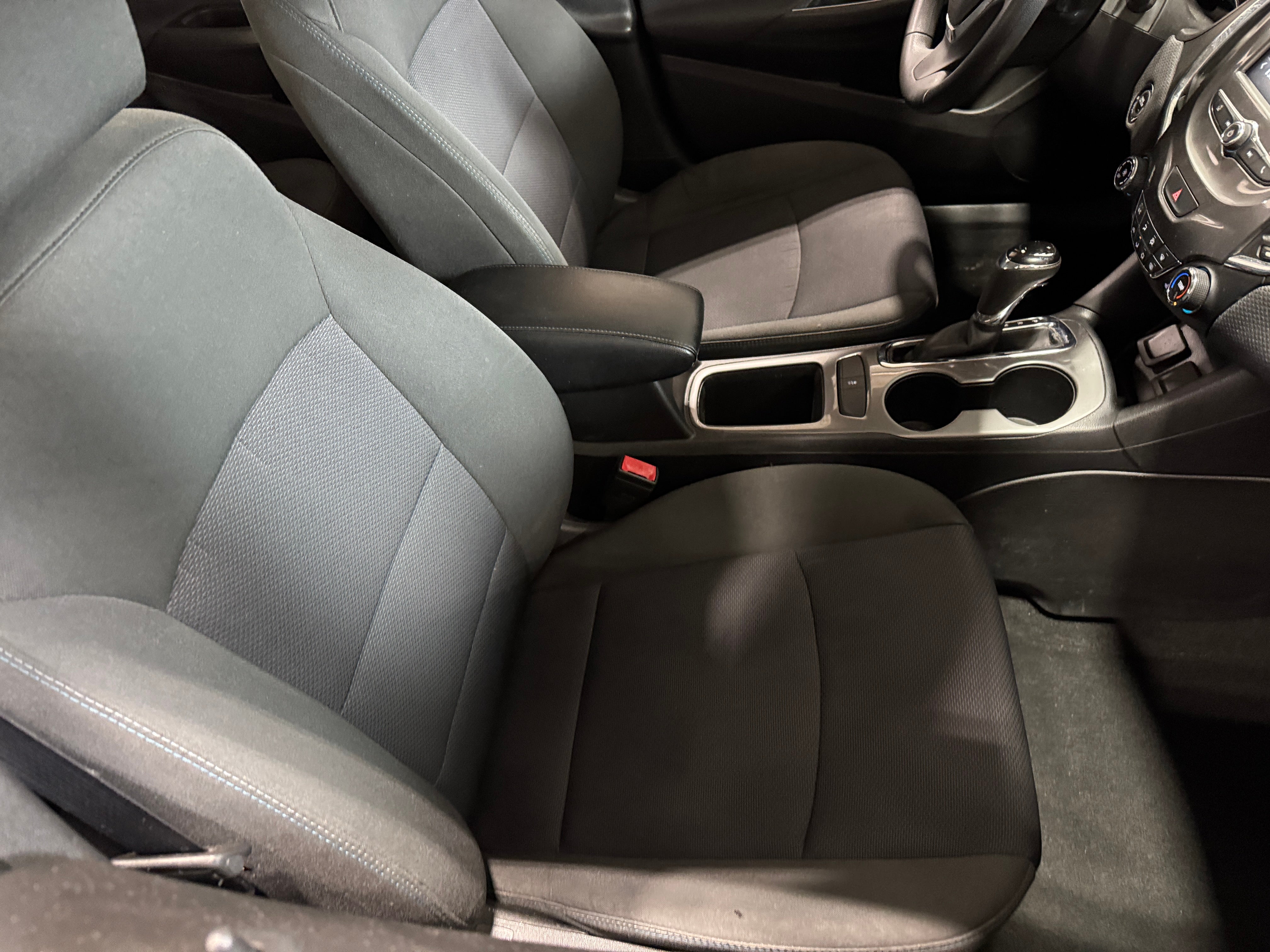 Used 2018 Chevrolet Cruze LT with VIN 1G1BE5SM6J7135475 for sale in Oak Creek, WI