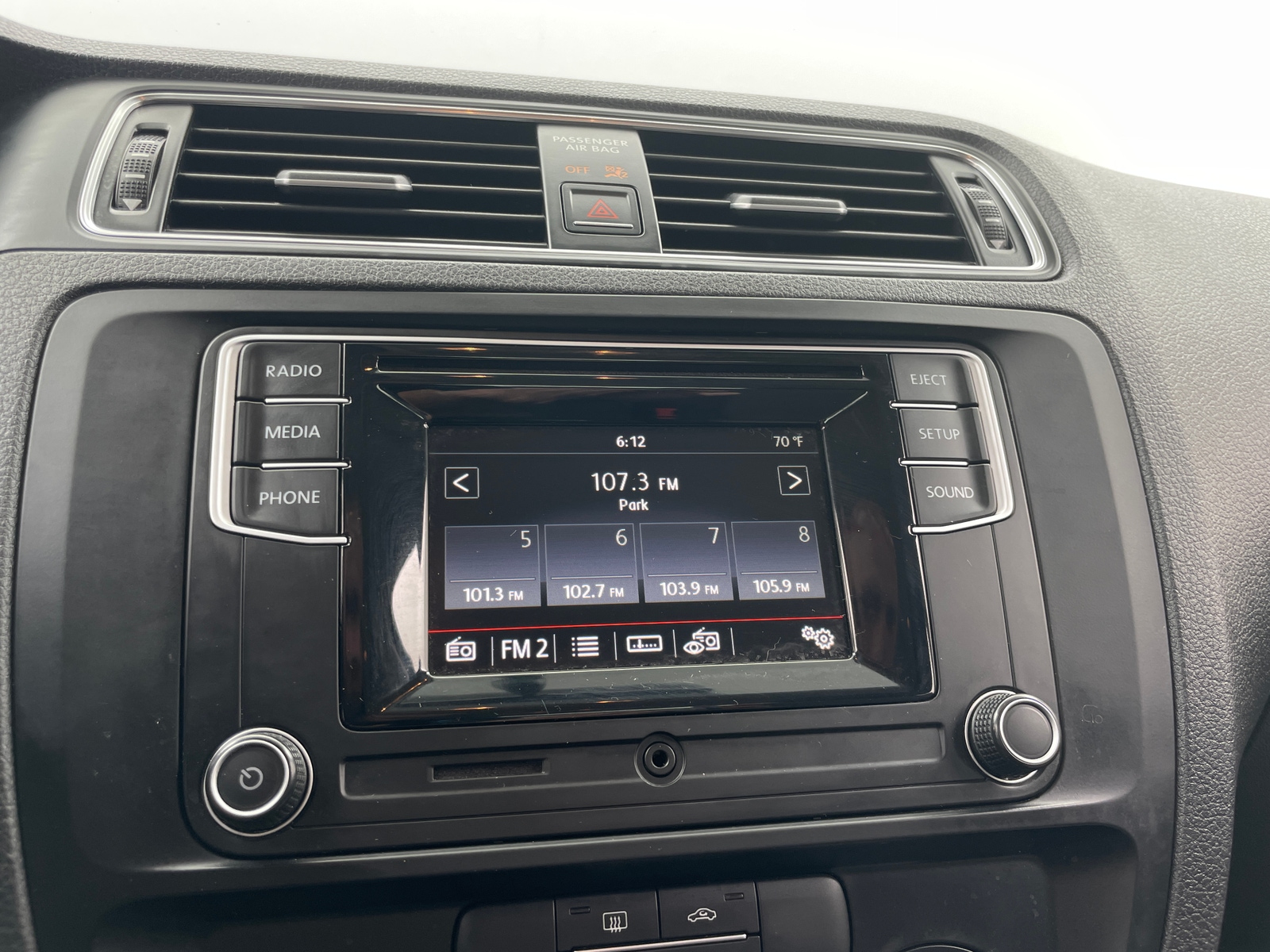 Thumbnail: 2017 Volkswagen Jetta - 4