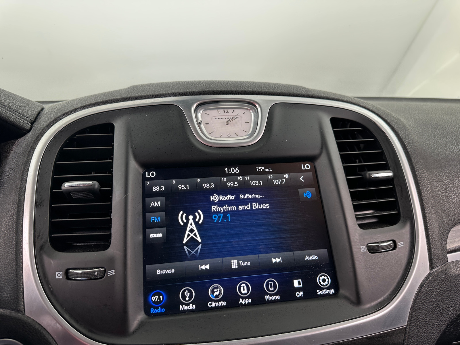 Thumbnail: 2019 Chrysler 300 - 4