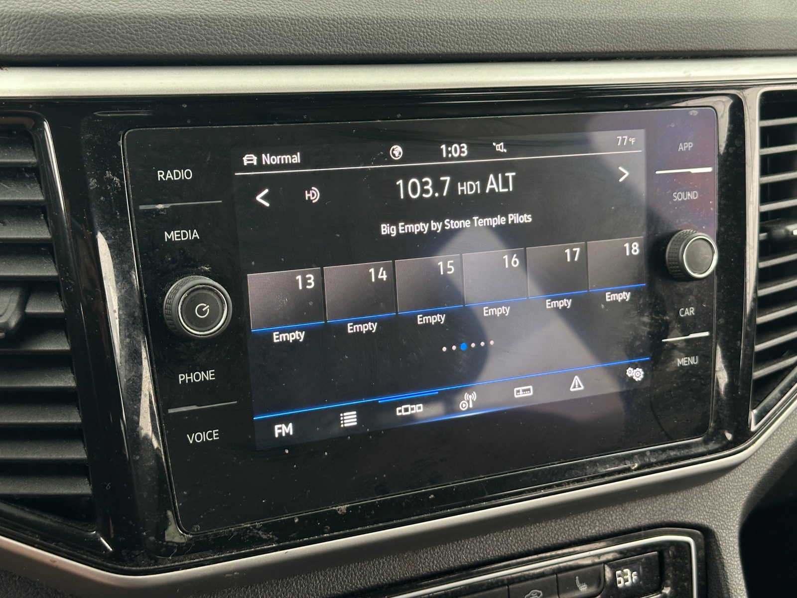 Thumbnail: 2022 Volkswagen Atlas - 3