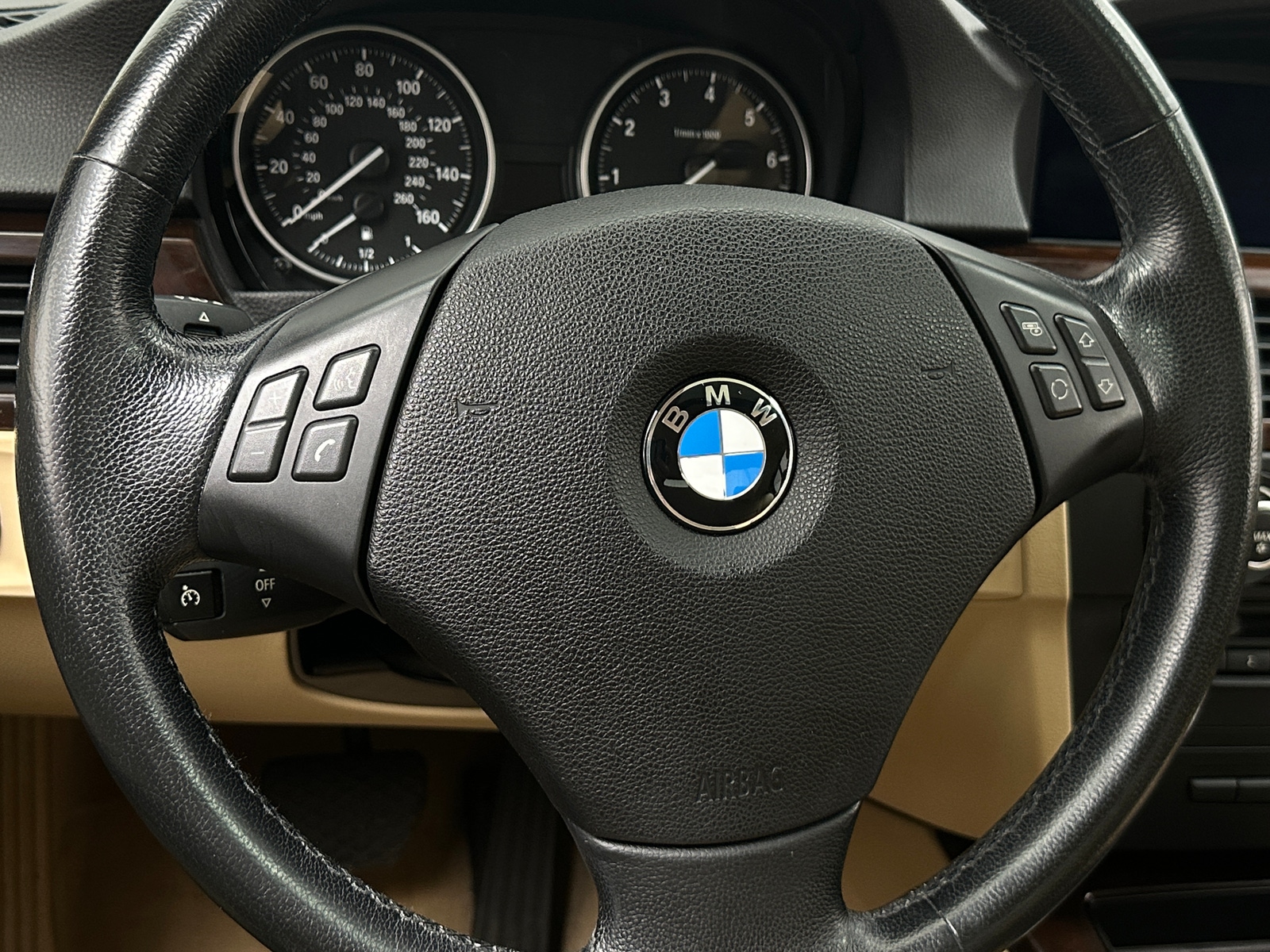 Thumbnail: 2011 BMW 3 Series - 4