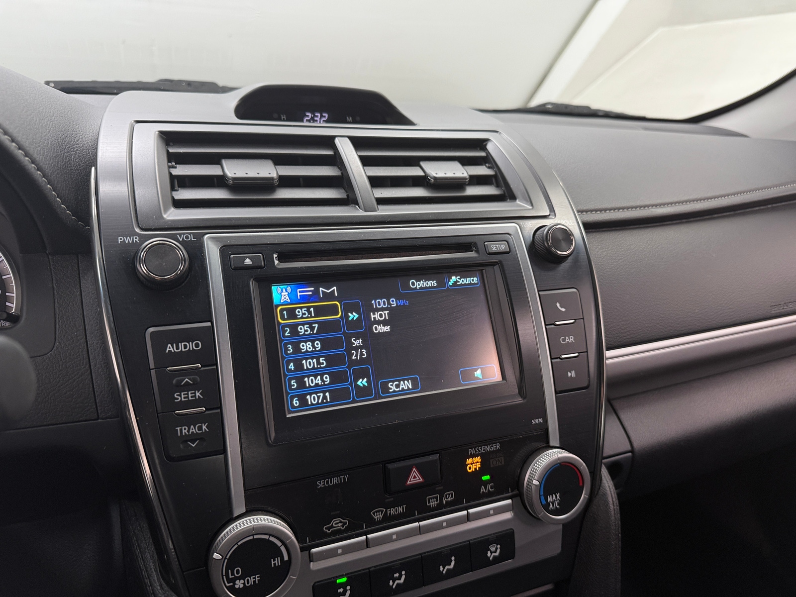 Thumbnail: 2013 Toyota Camry - 3