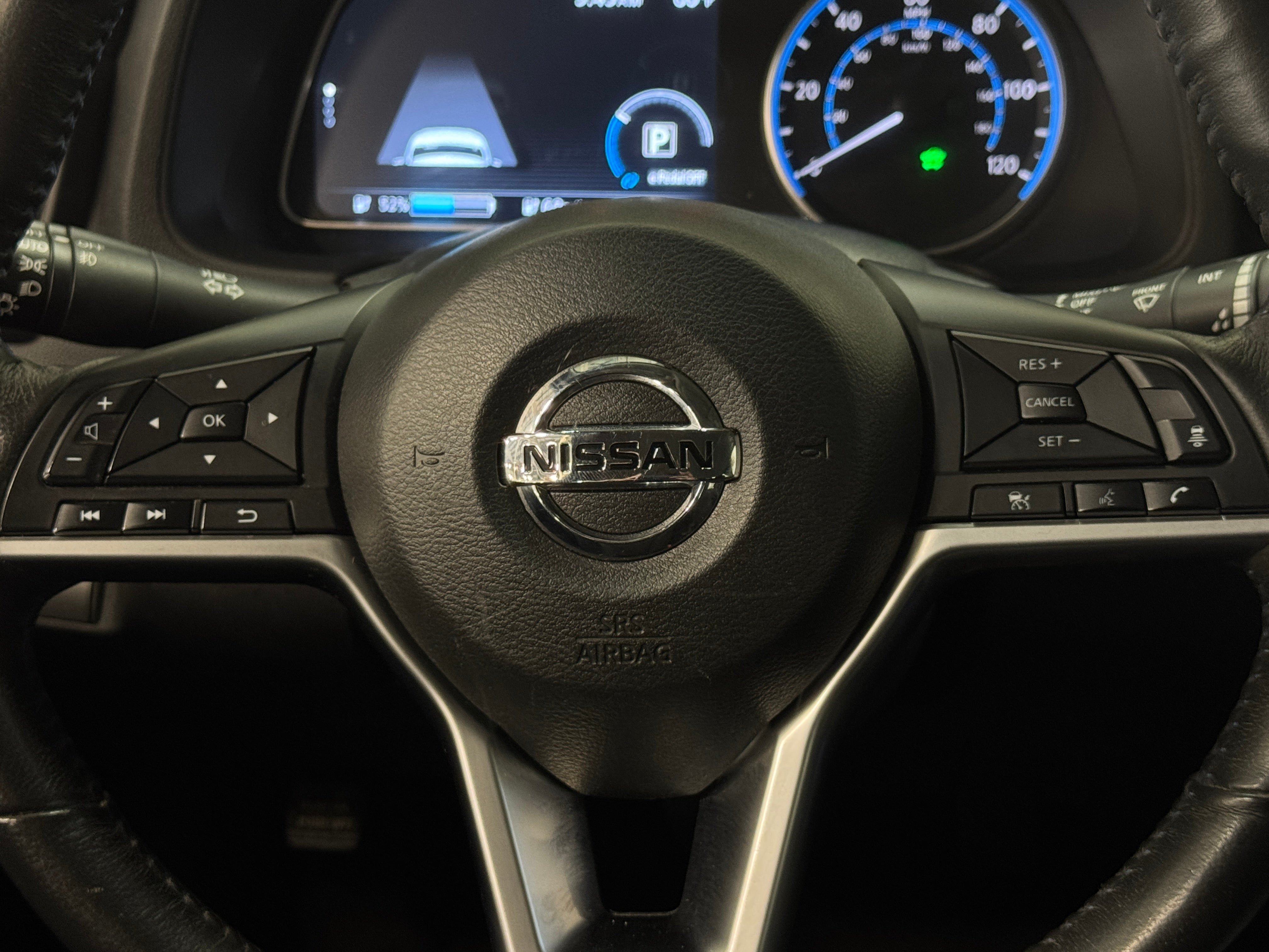 Used 2021 Nissan Leaf SV with VIN 1N4AZ1CV3MC555025 for sale in Oak Creek, WI