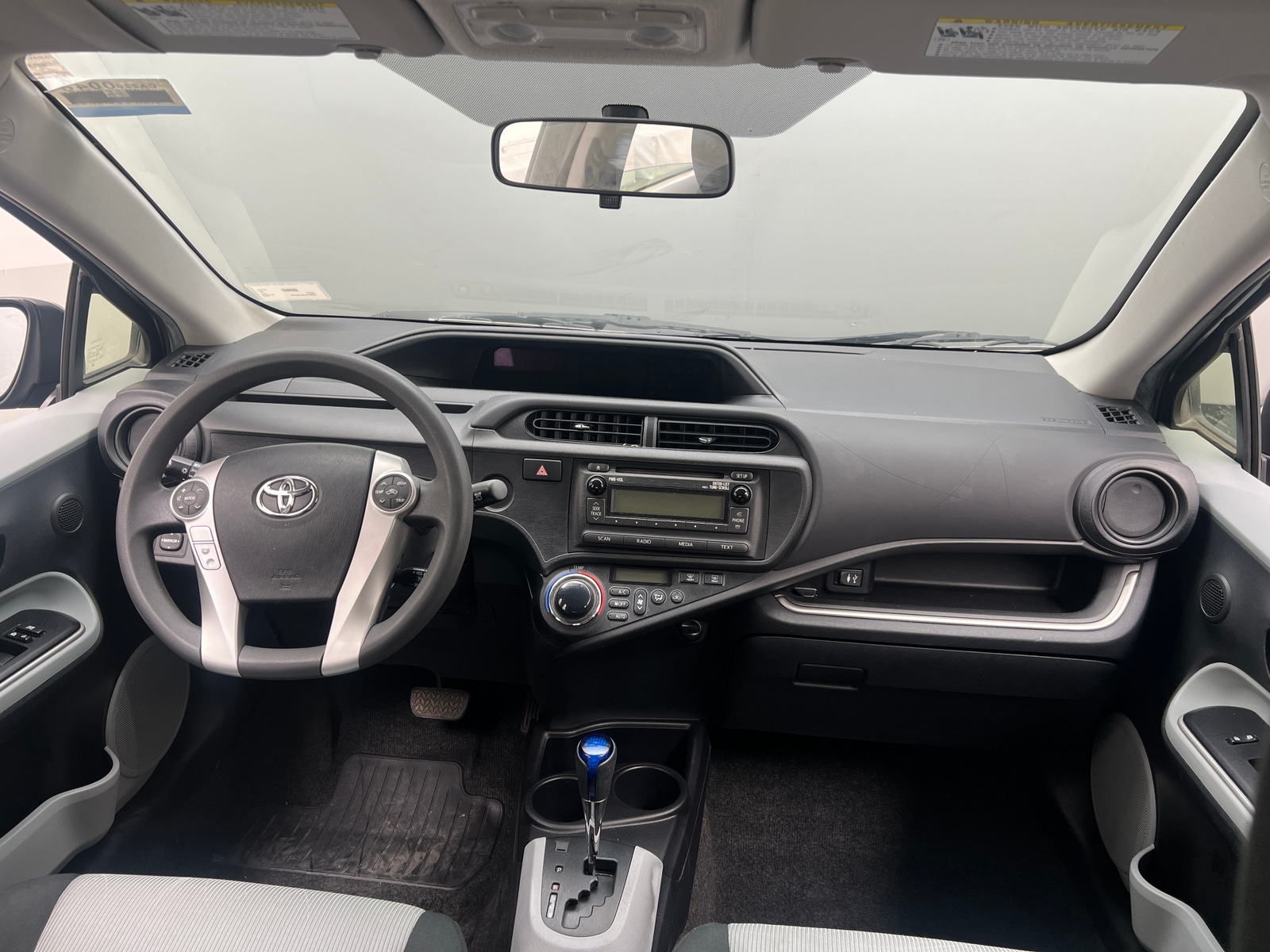Thumbnail: 2014 Toyota Prius c - 3
