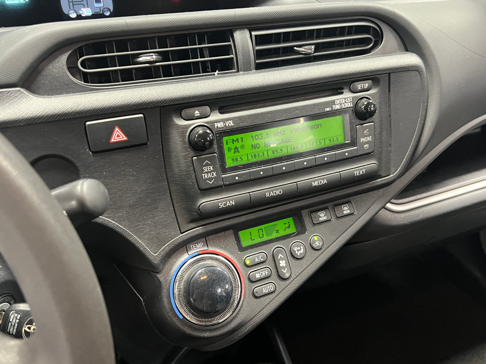 Thumbnail: 2014 Toyota Prius c - 4