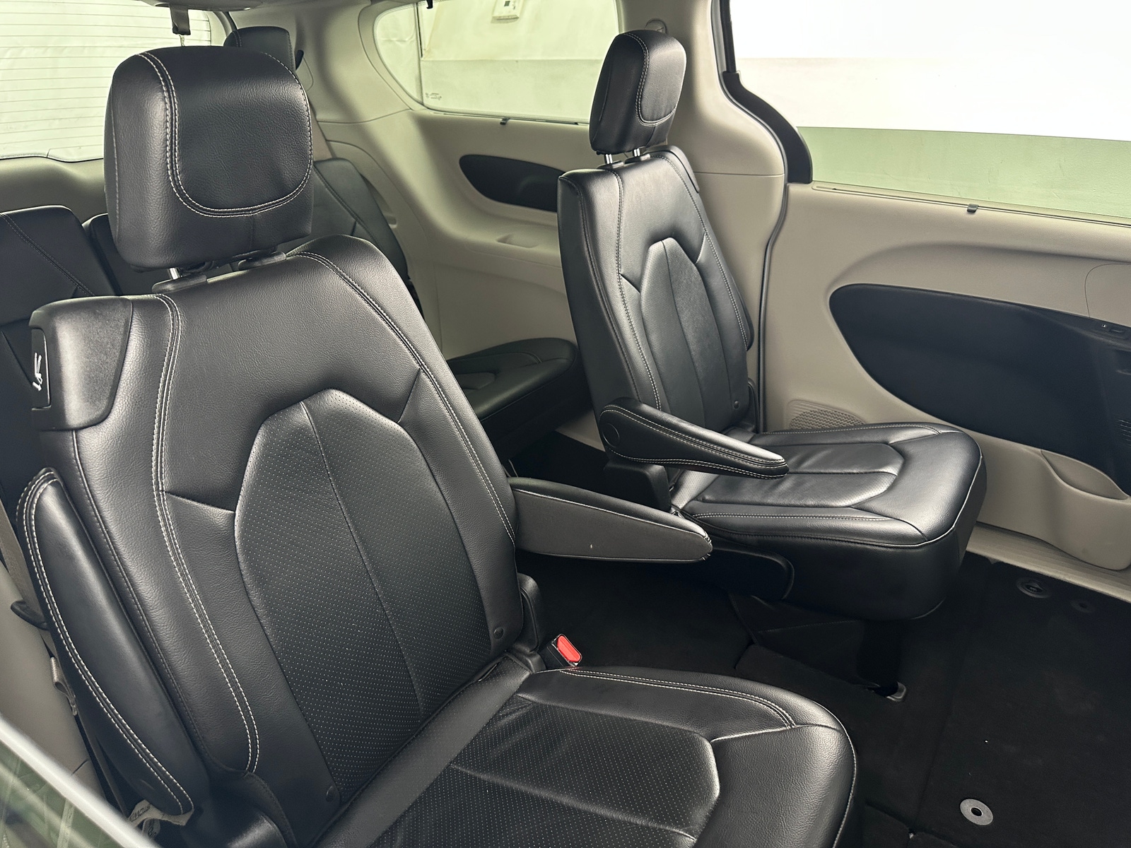 Thumbnail: 2022 Chrysler Pacifica - 6