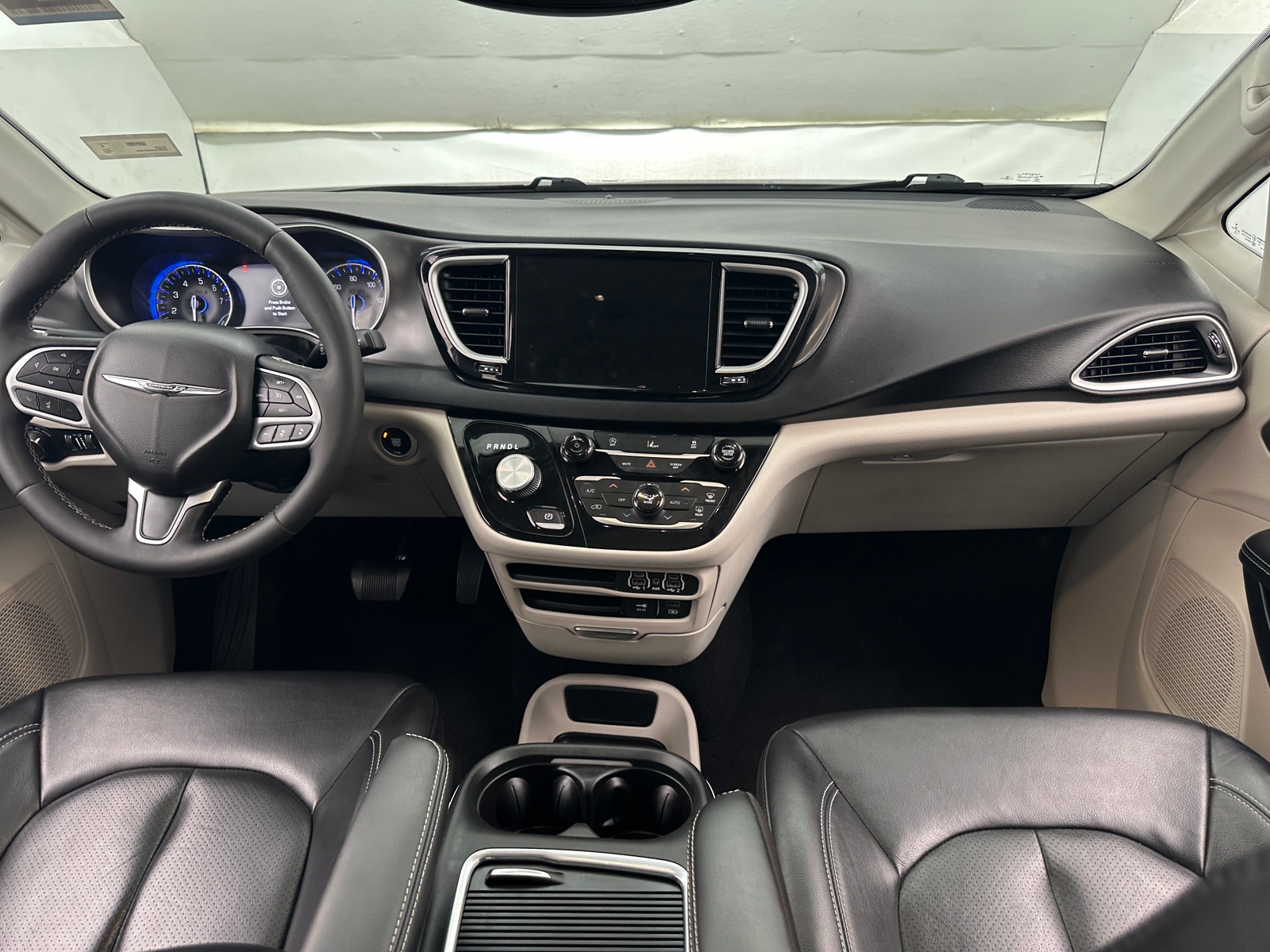 Thumbnail: 2022 Chrysler Pacifica - 3