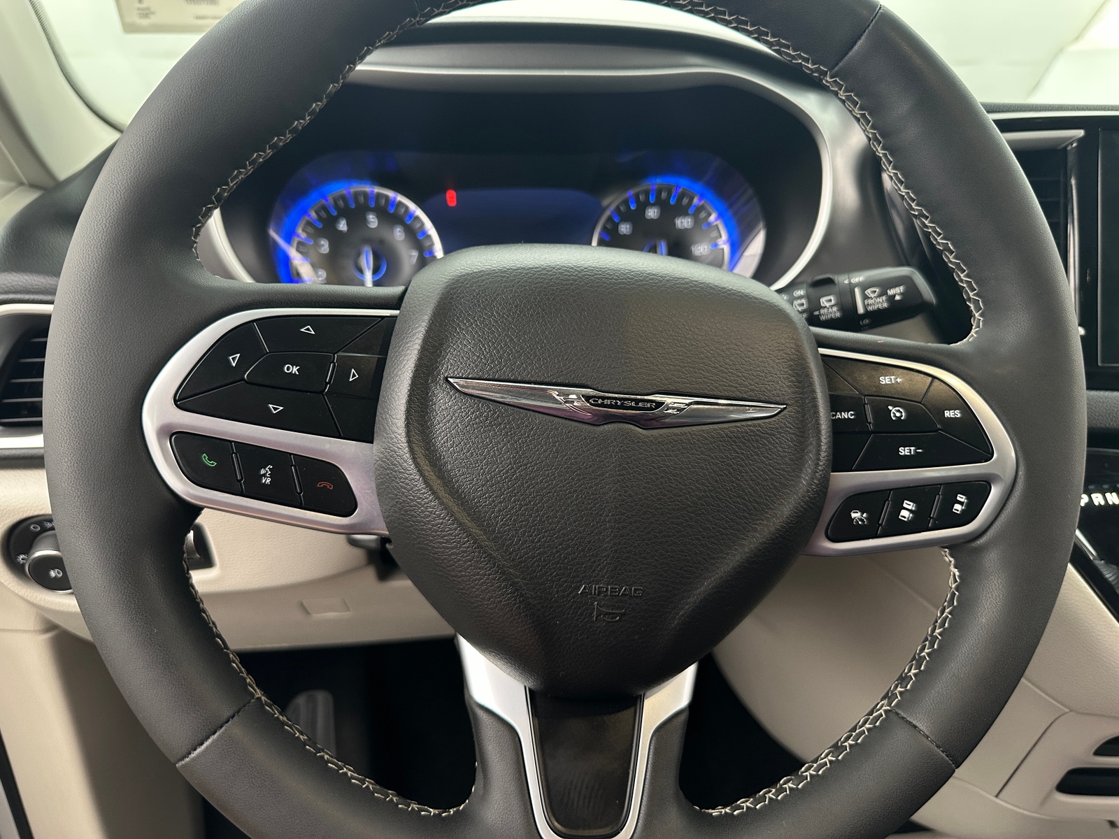 Thumbnail: 2022 Chrysler Pacifica - 5