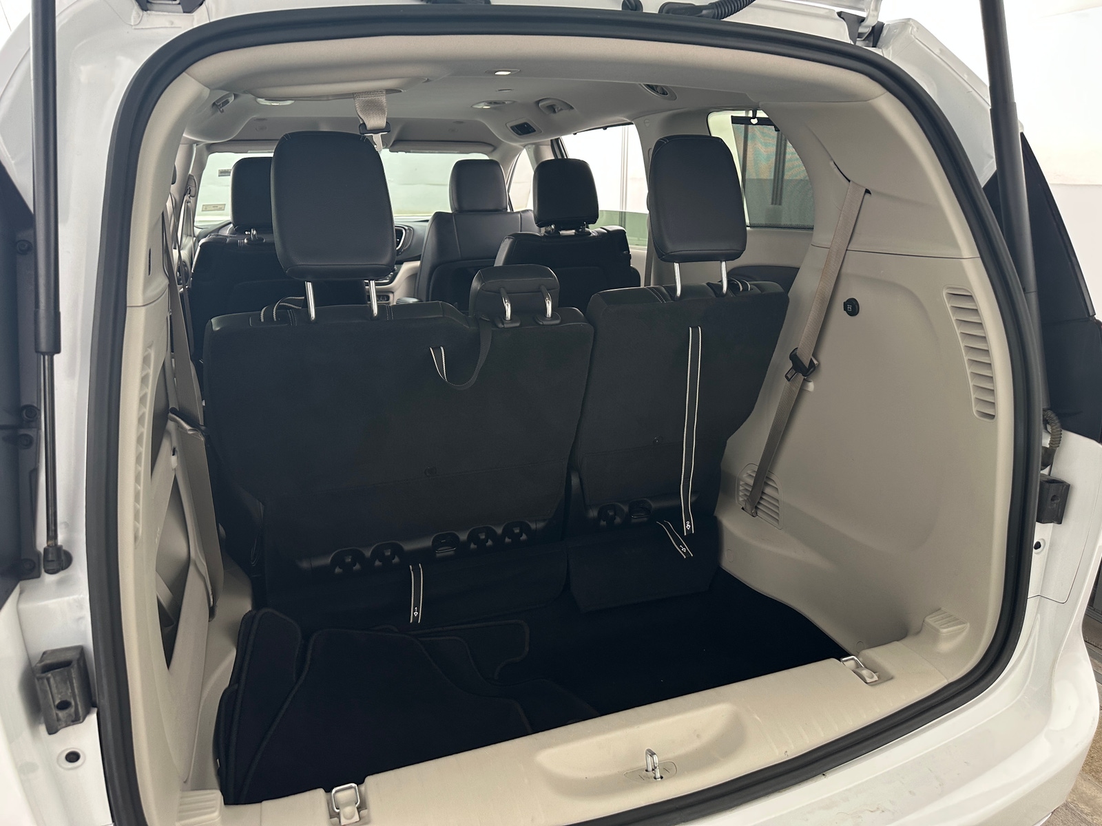 Thumbnail: 2022 Chrysler Pacifica - 7