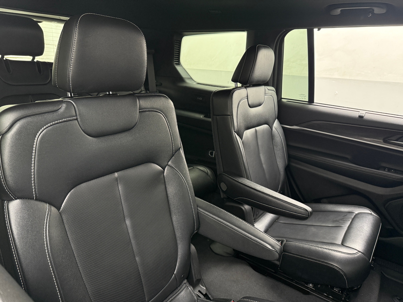 Thumbnail: 2024 Jeep Grand Cherokee L - 5