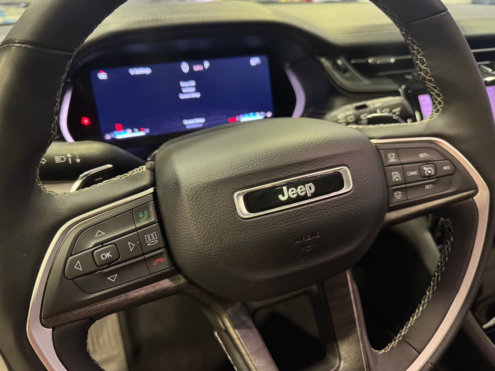 Thumbnail: 2024 Jeep Grand Cherokee L - 4