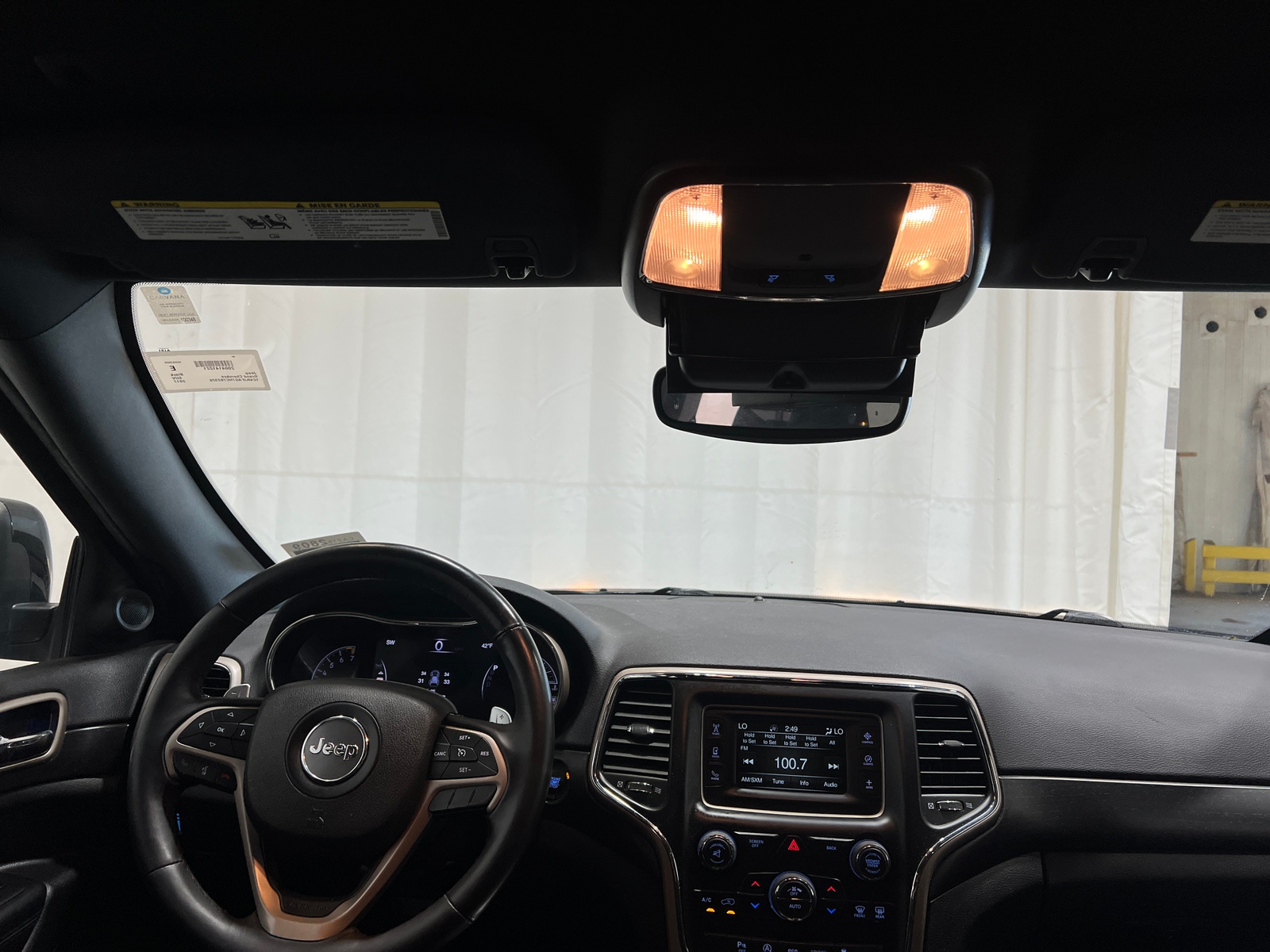 Thumbnail: 2017 Jeep Grand Cherokee - 3