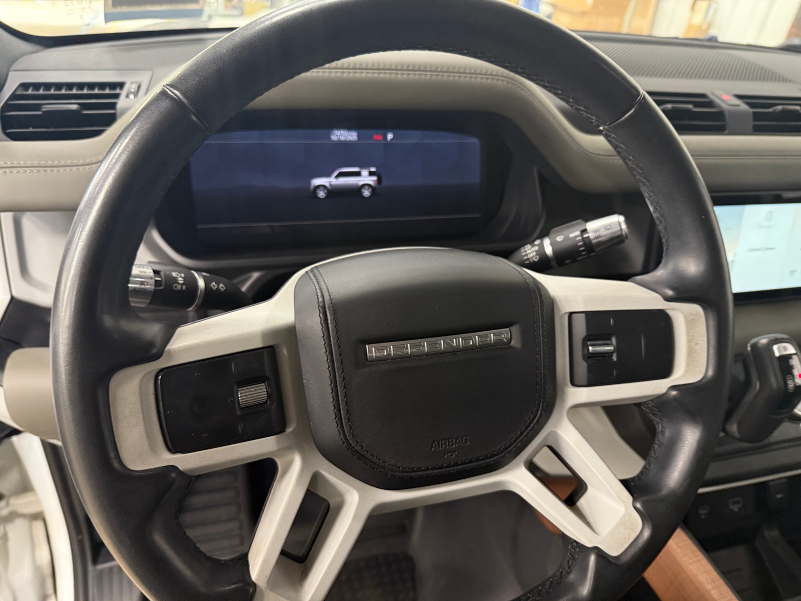 Thumbnail: 2020 Land Rover Defender - 4