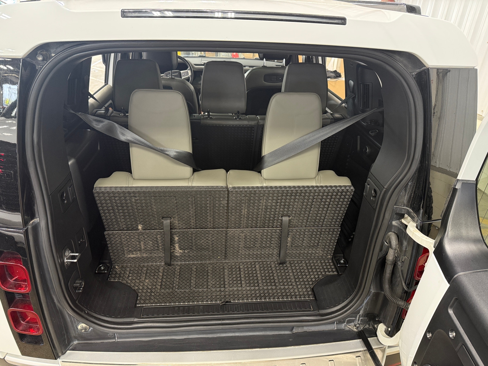 Thumbnail: 2020 Land Rover Defender - 6