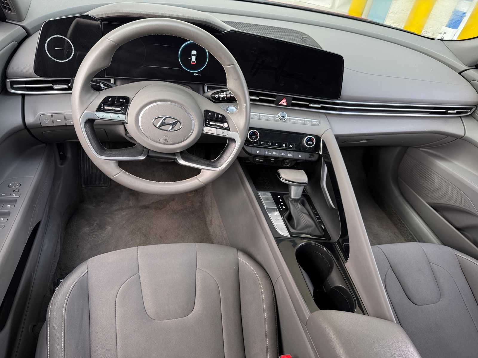 Thumbnail: 2023 Hyundai Elantra - 3
