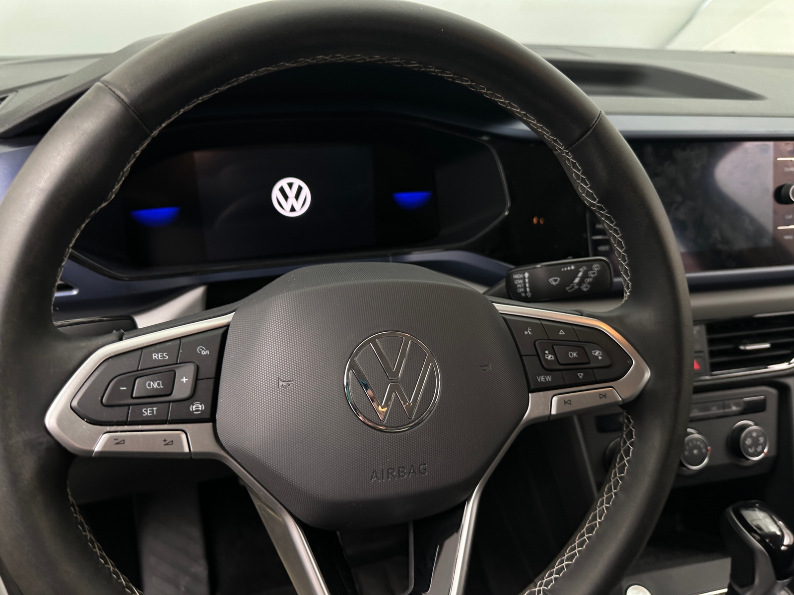 Thumbnail: 2022 Volkswagen Taos - 4