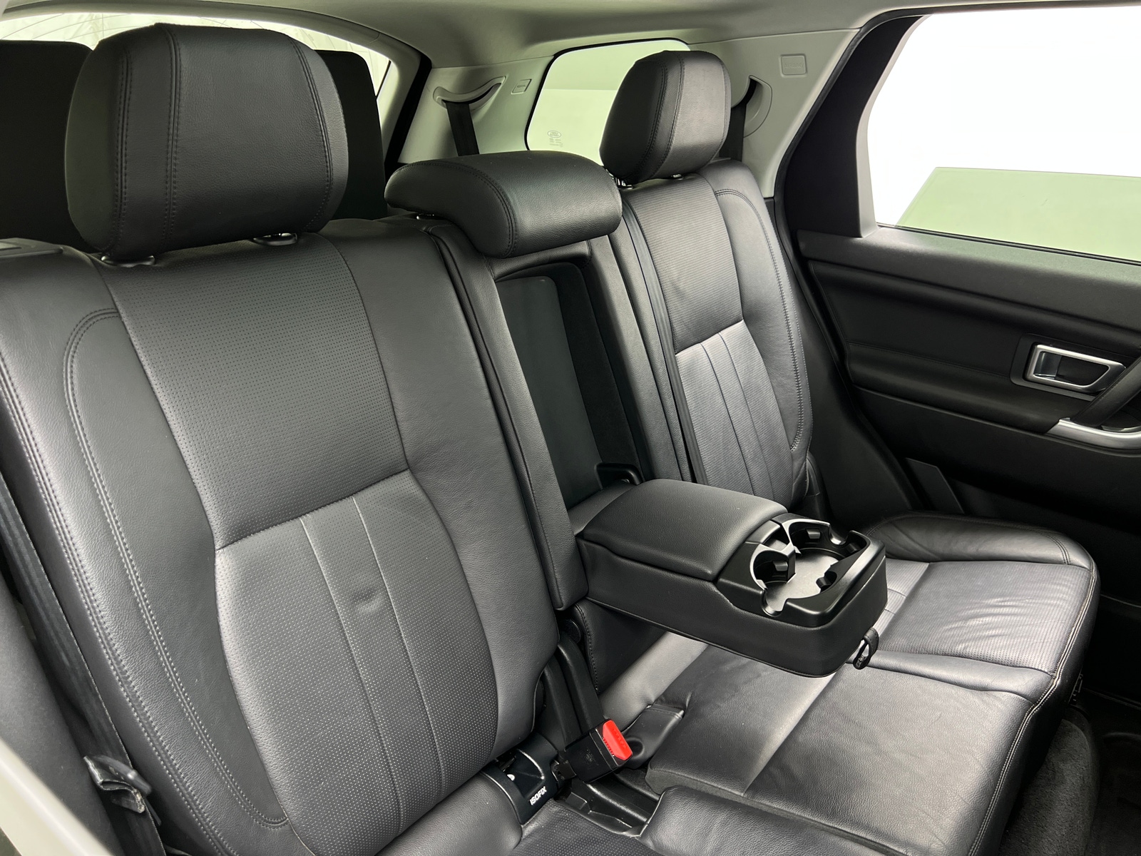 Thumbnail: 2018 Land Rover Discovery Sport - 5