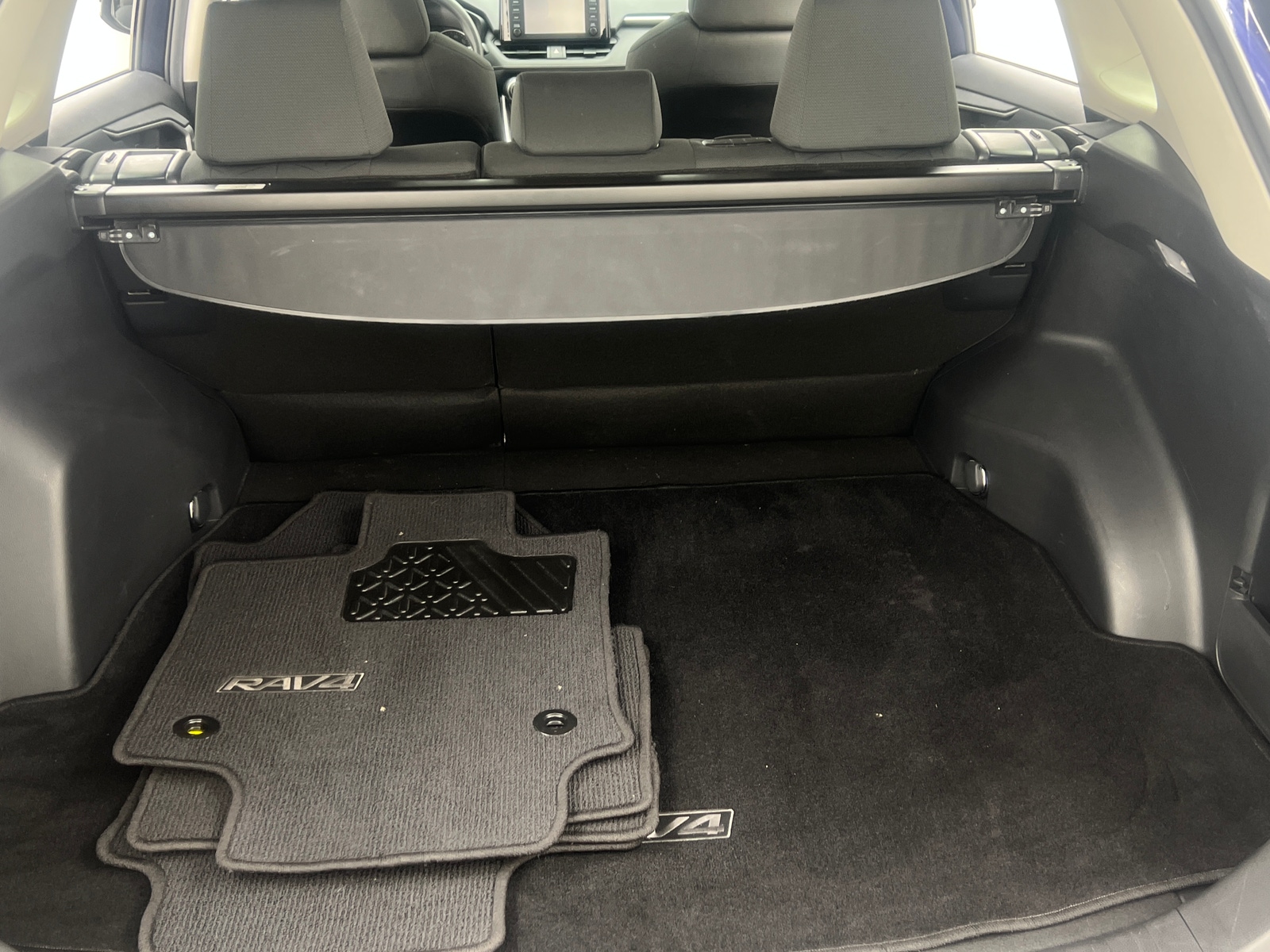 Thumbnail: 2019 Toyota RAV4 - 7