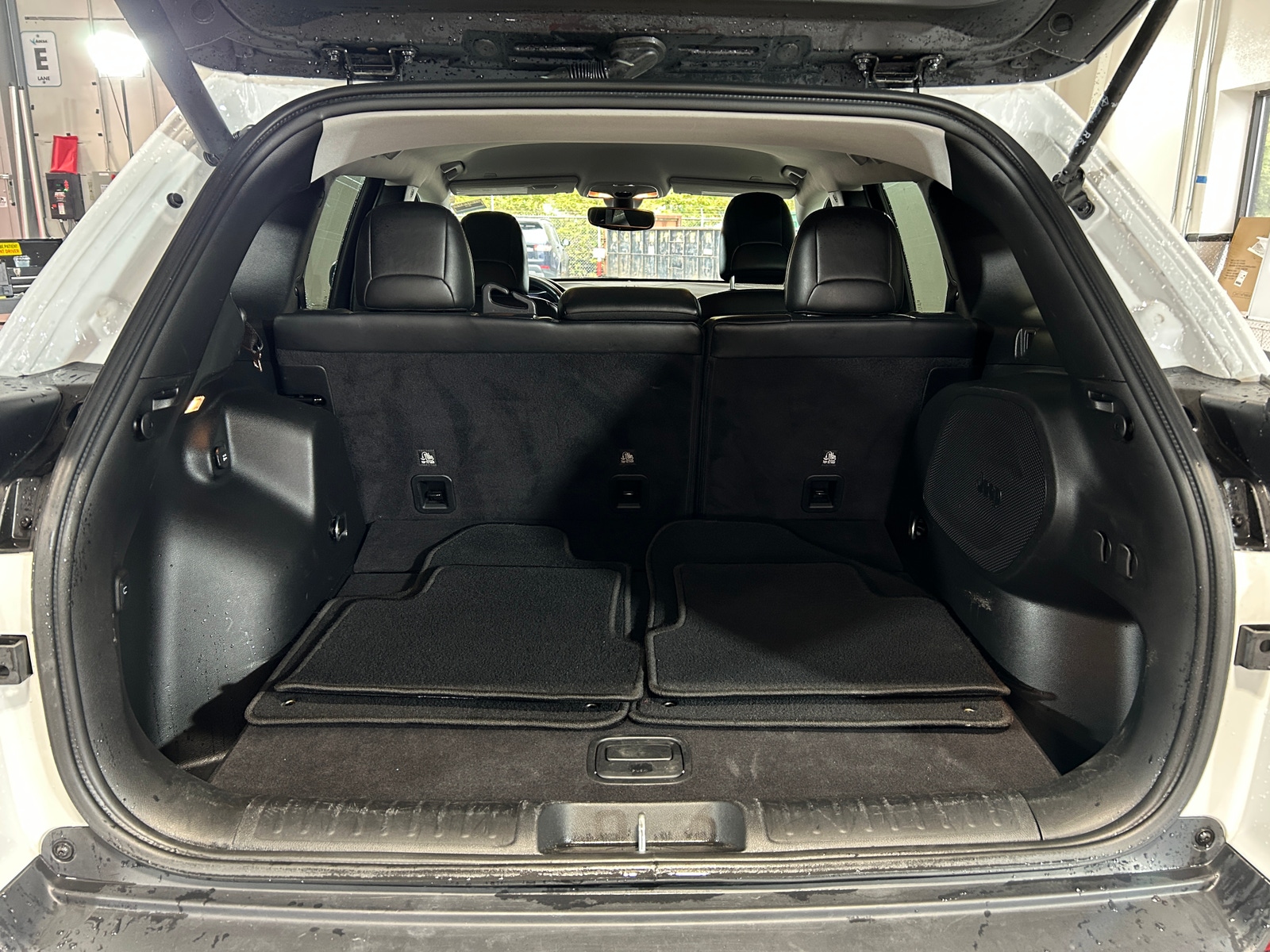 Thumbnail: 2019 Jeep Cherokee - 6