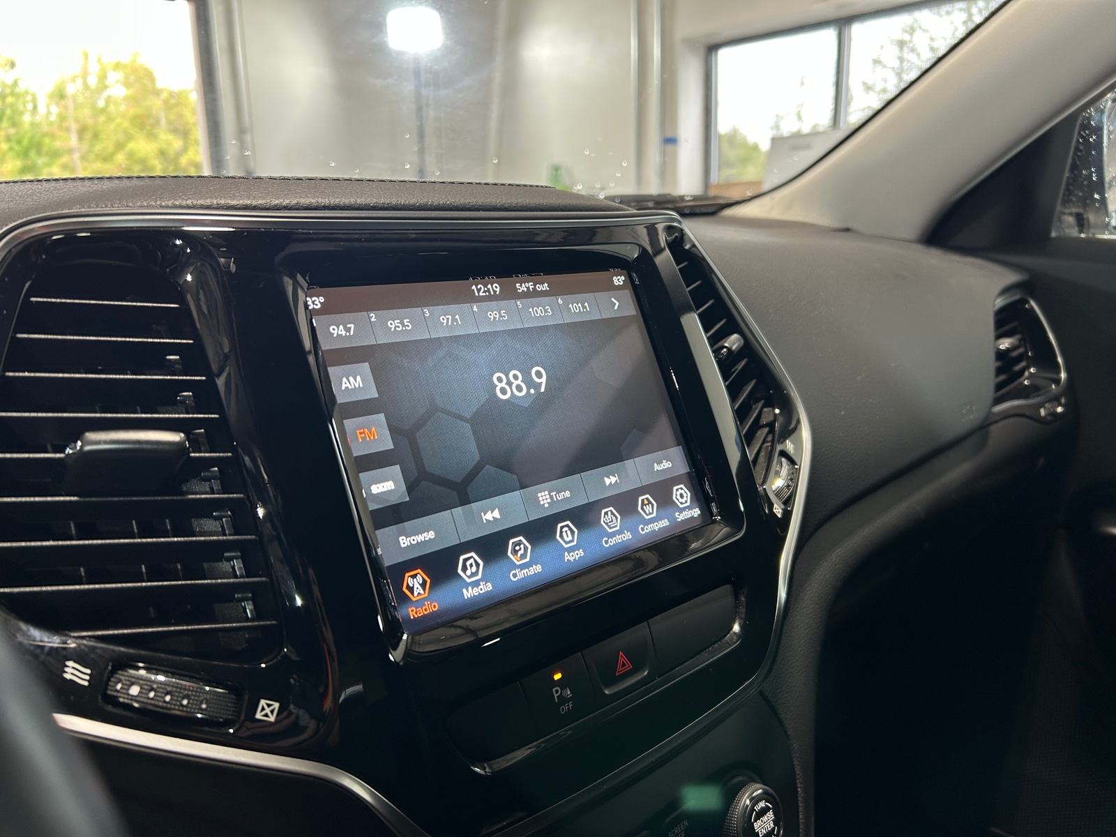 Thumbnail: 2019 Jeep Cherokee - 3