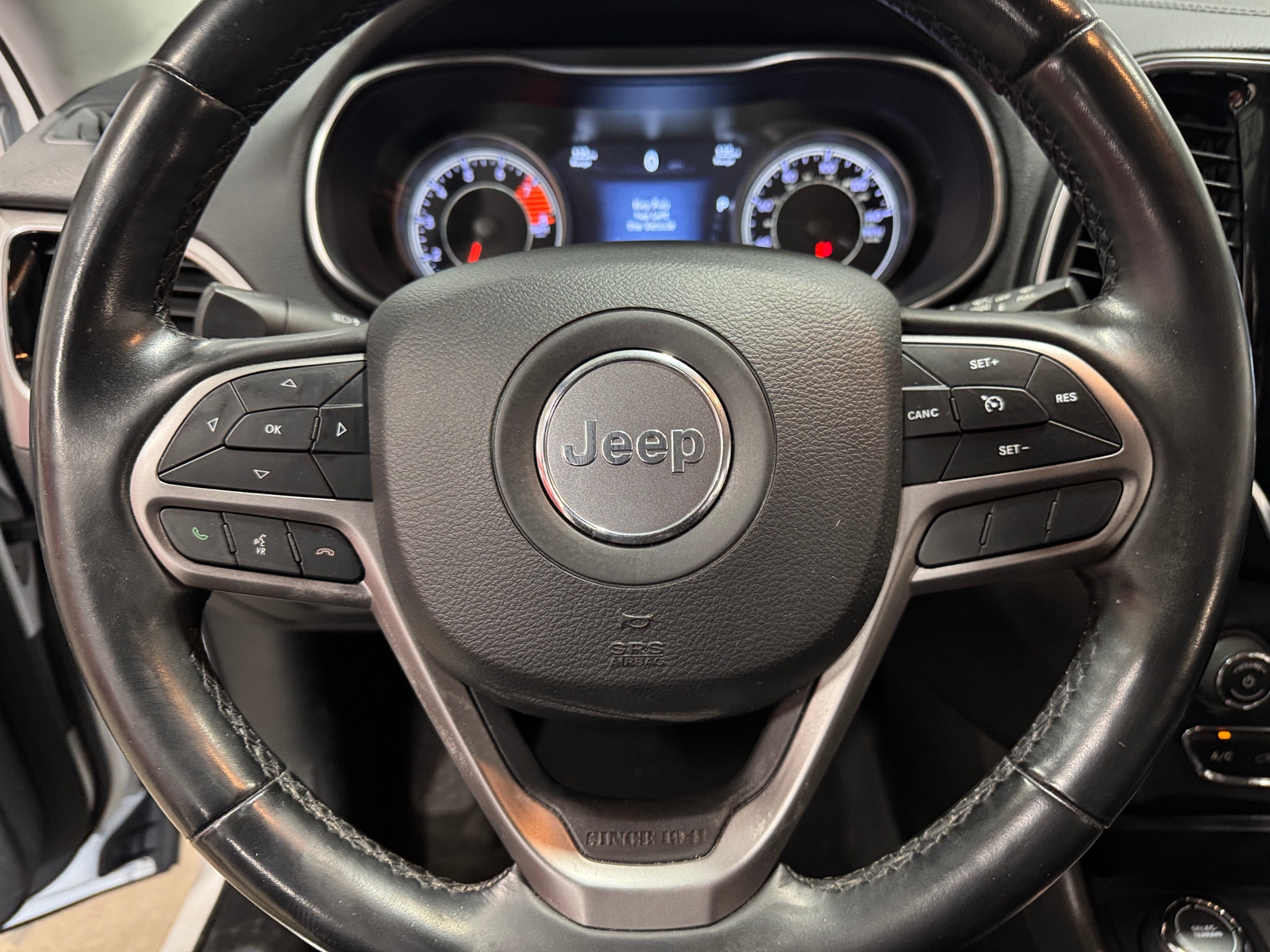 Thumbnail: 2019 Jeep Cherokee - 4