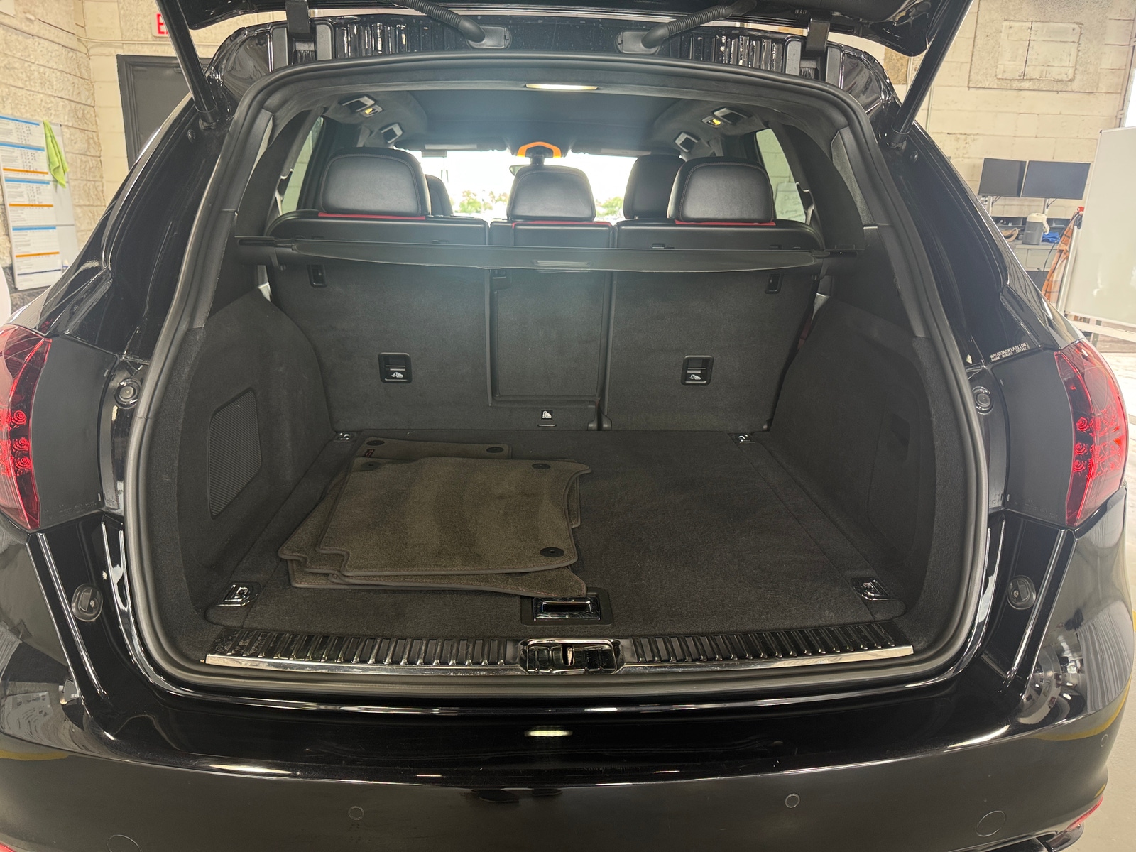 Thumbnail: 2014 Porsche Cayenne - 6