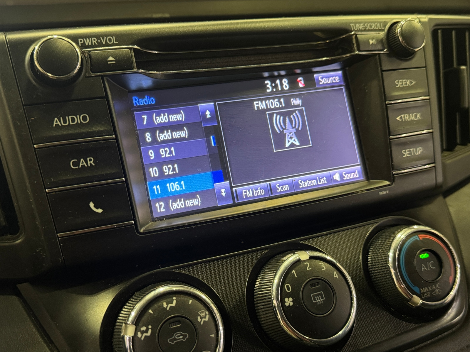 Thumbnail: 2016 Toyota RAV4 - 4
