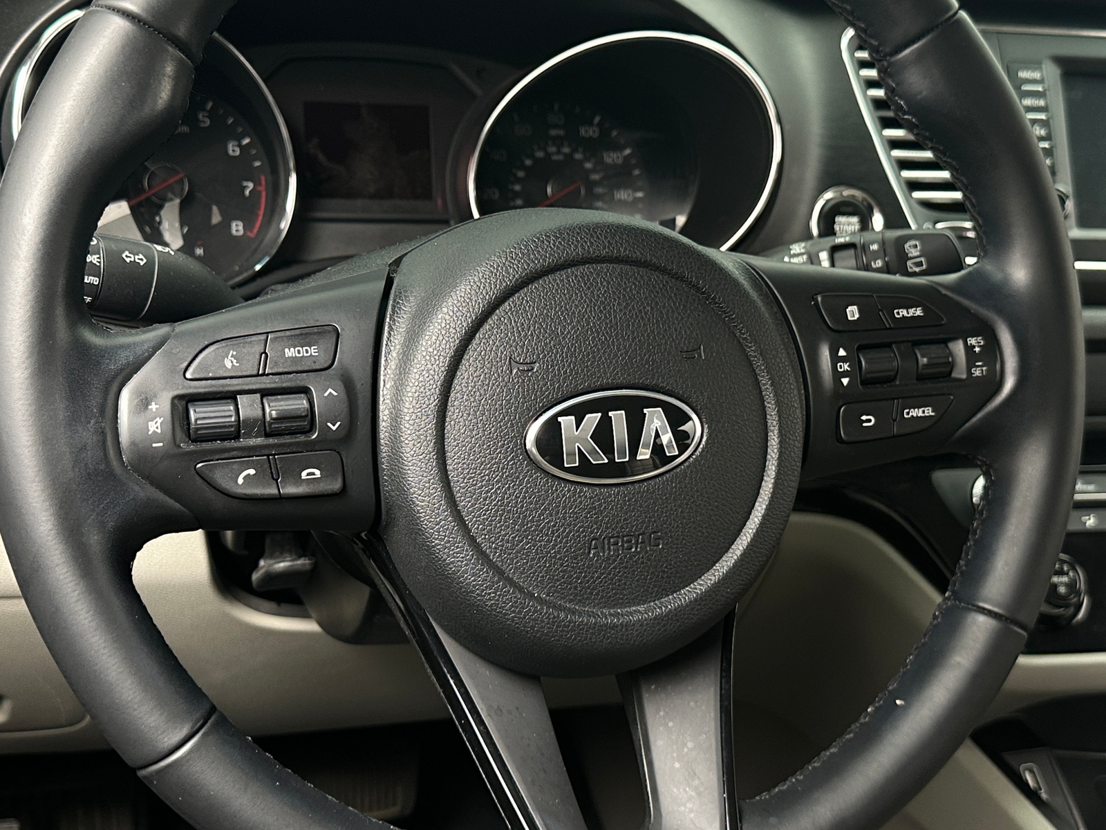 Thumbnail: 2019 Kia Sedona - 4
