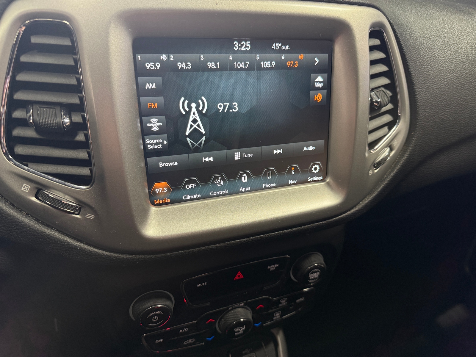 Thumbnail: 2021 Jeep Compass - 3