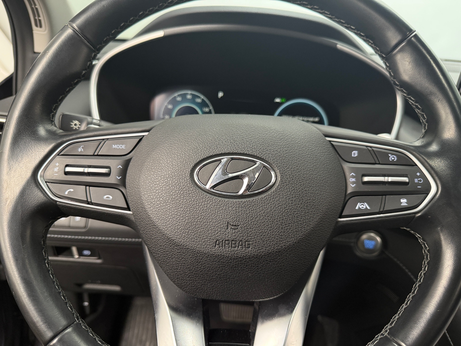 Thumbnail: 2022 Hyundai Santa Fe - 4