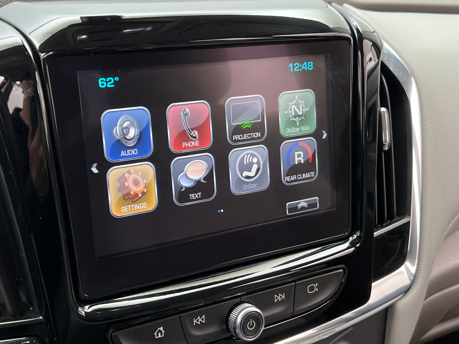 Thumbnail: 2018 Chevrolet Traverse - 4