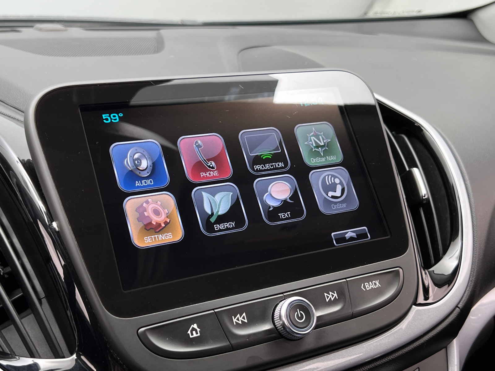 Thumbnail: 2017 Chevrolet Volt - 4