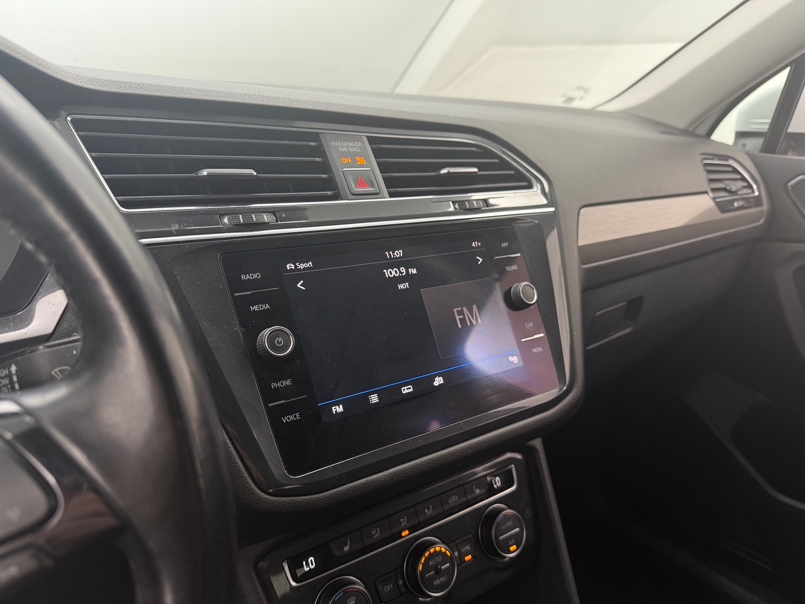 Thumbnail: 2018 Volkswagen Tiguan - 4