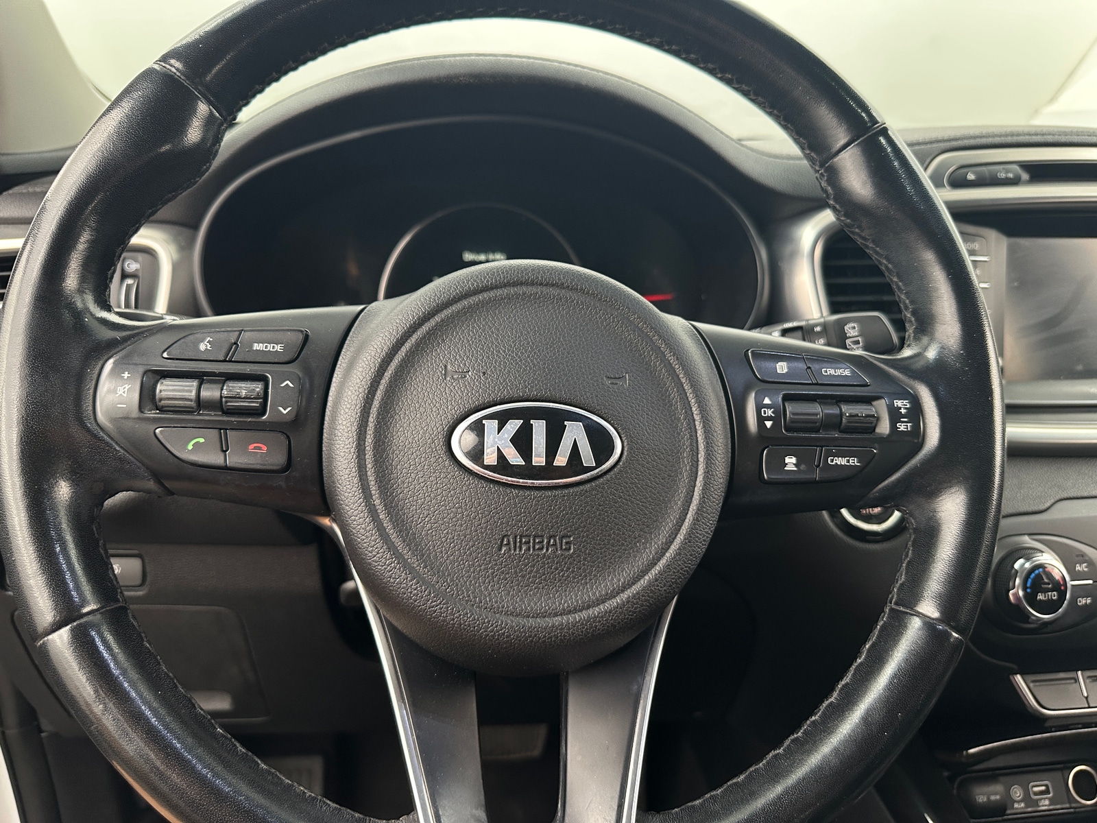 Thumbnail: 2017 Kia Sorento - 4