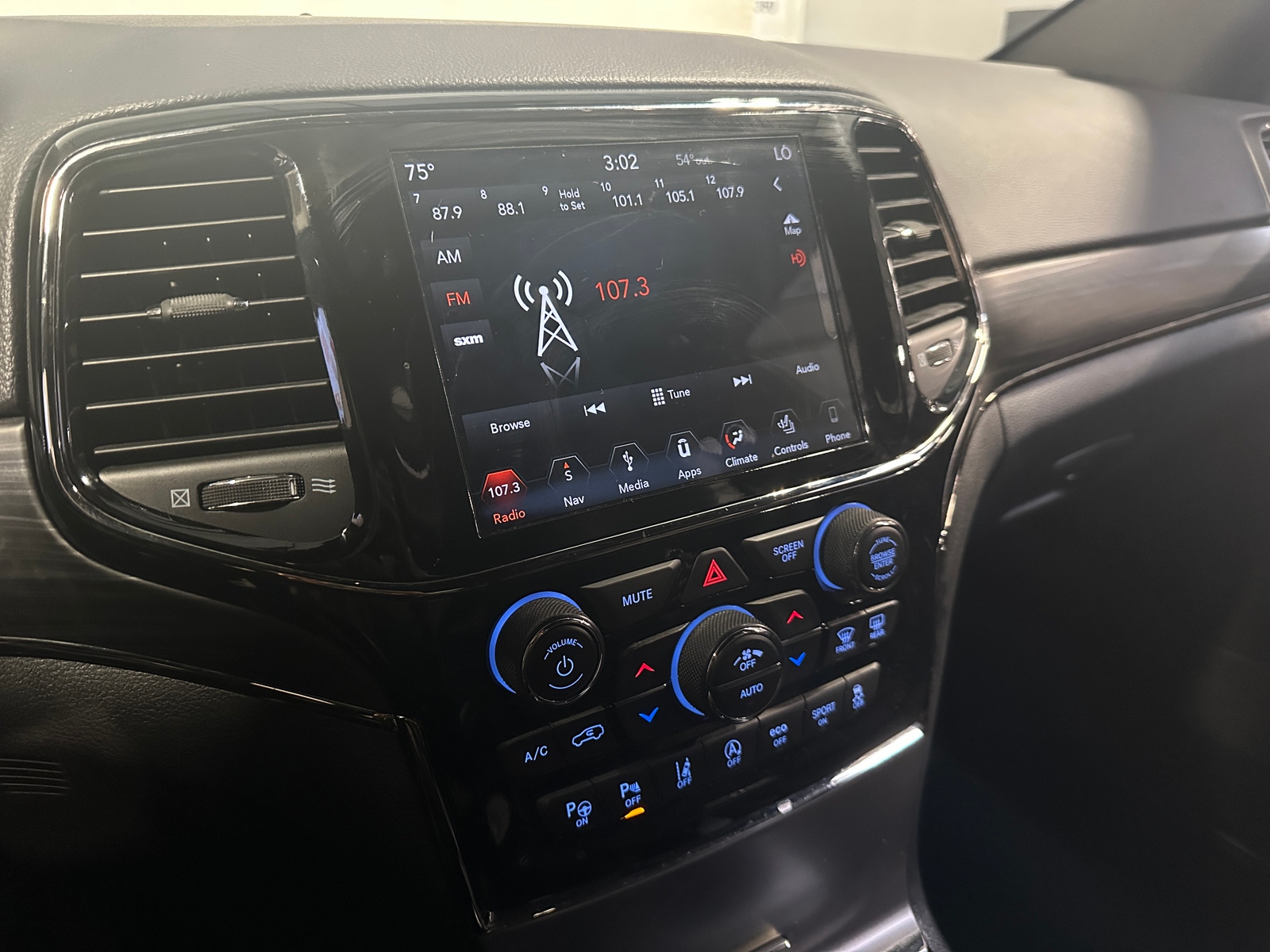 Thumbnail: 2019 Jeep Grand Cherokee - 3
