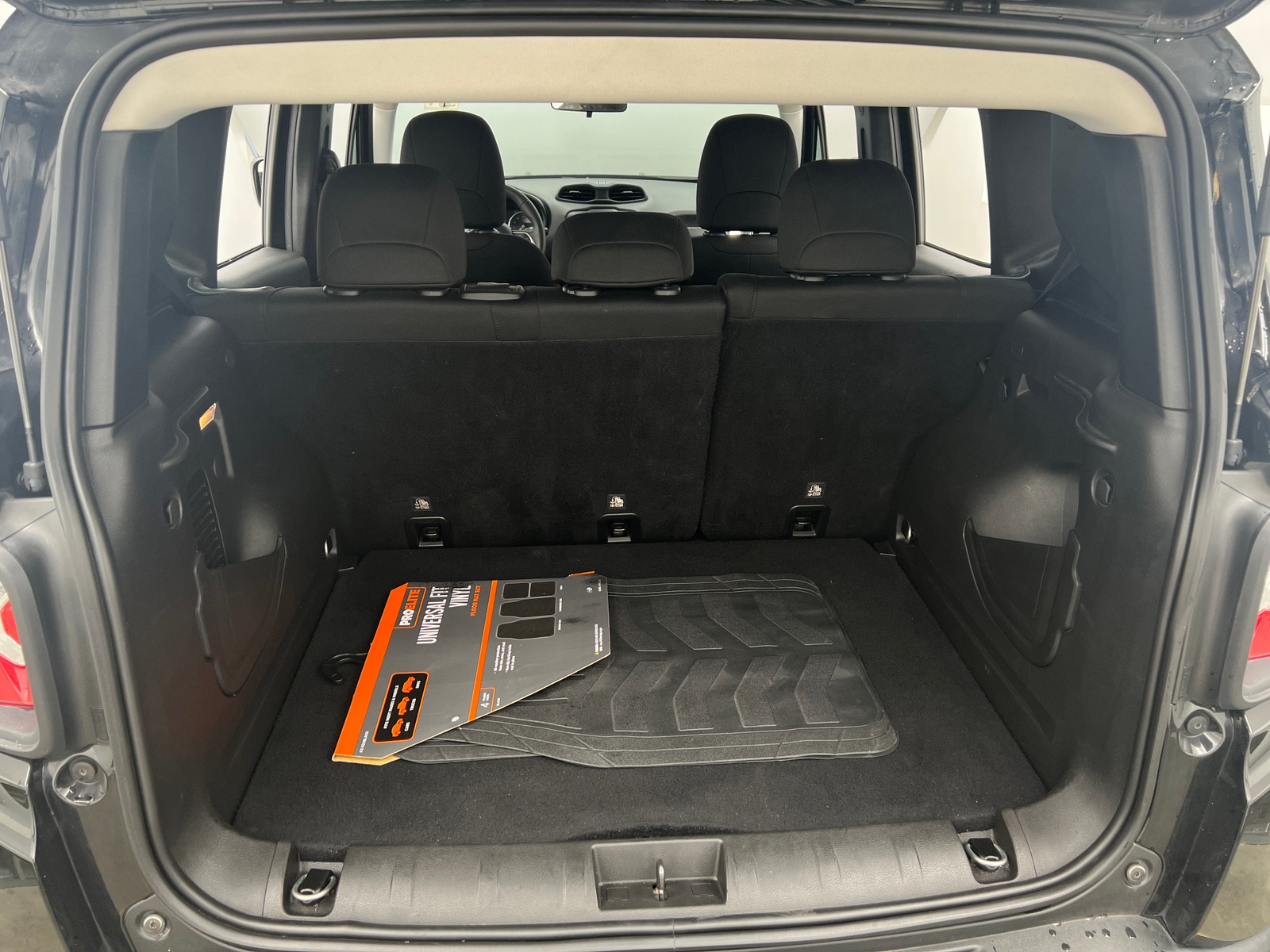 Thumbnail: 2020 Jeep Renegade - 7