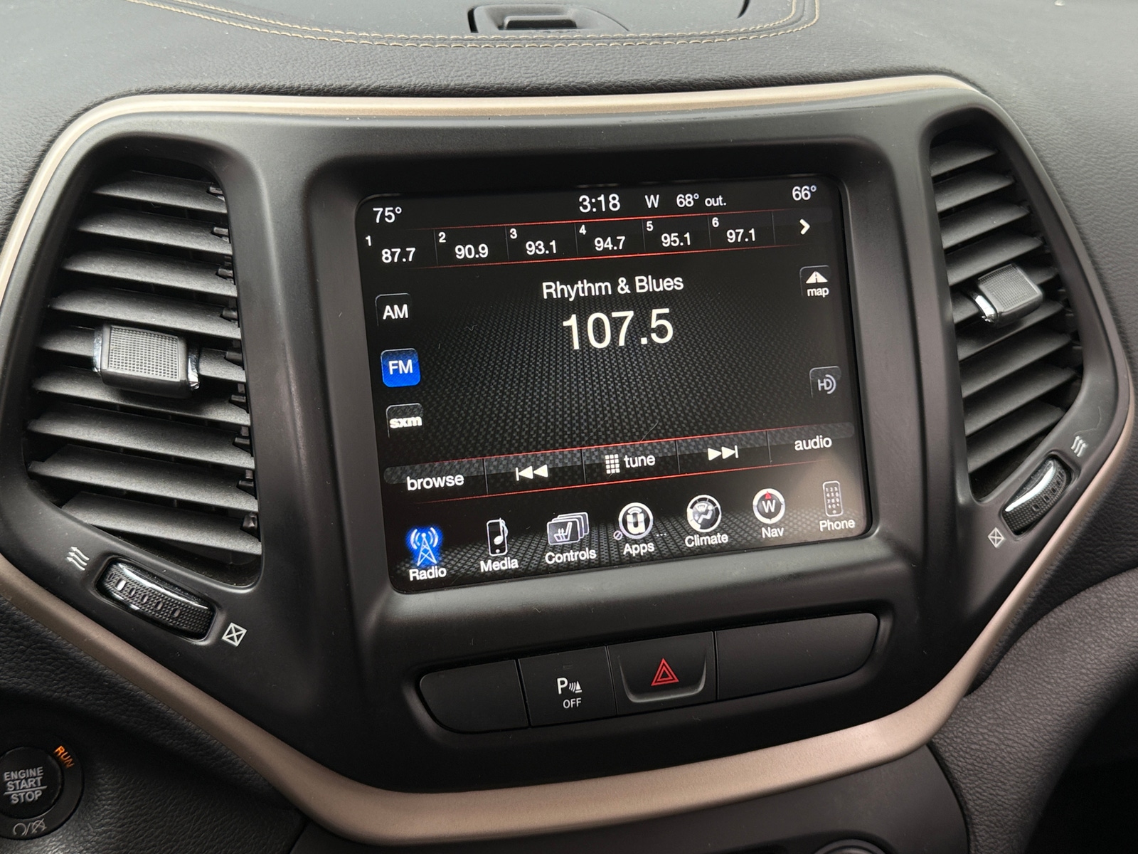 Thumbnail: 2018 Jeep Cherokee - 3
