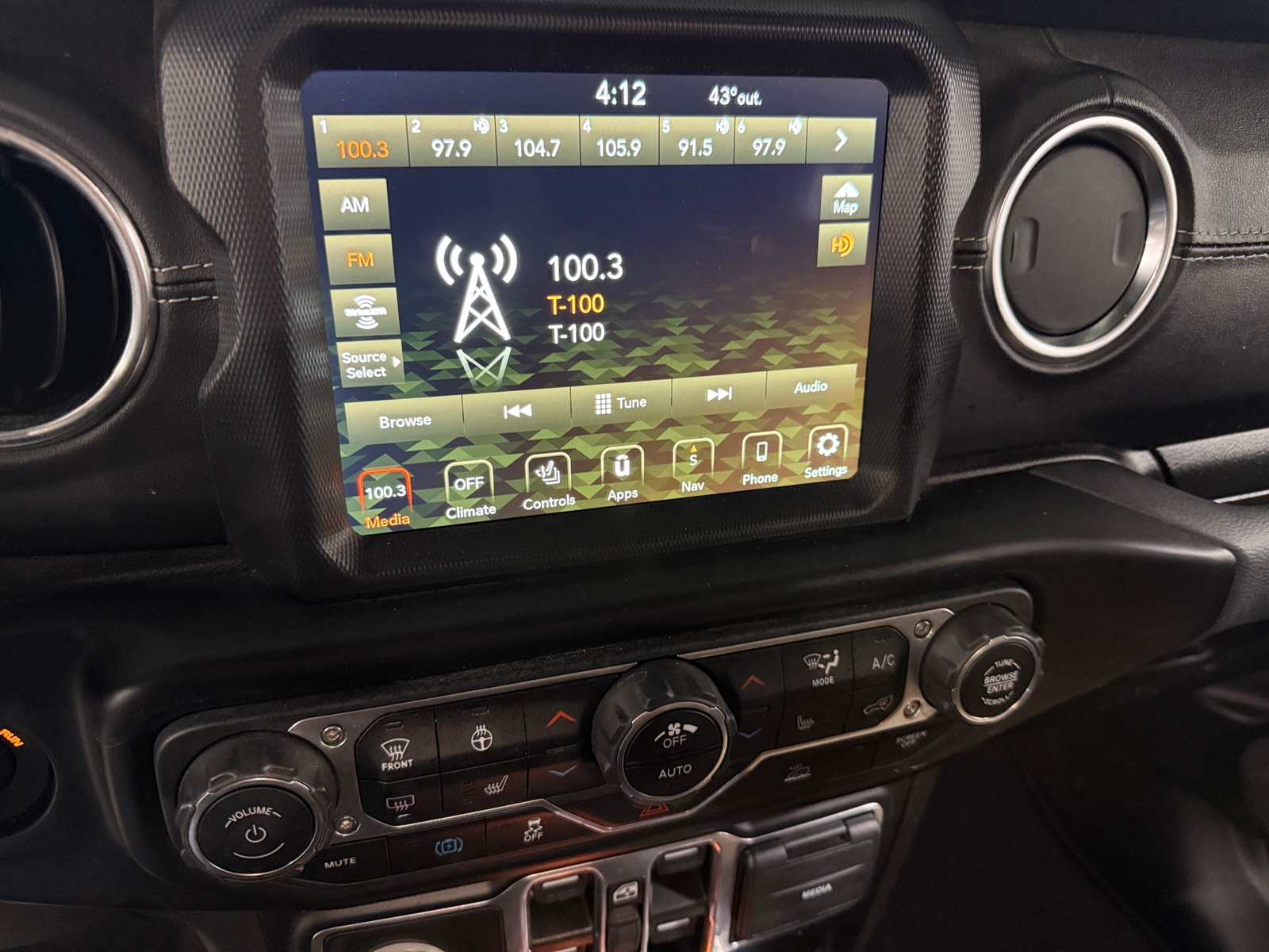 Thumbnail: 2021 Jeep Wrangler - 3