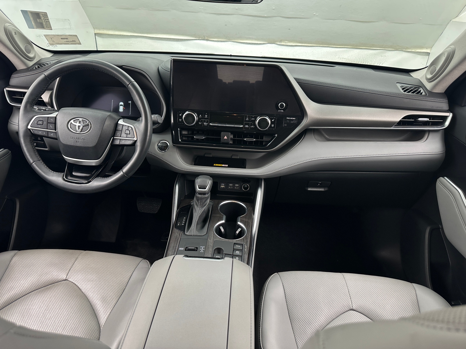 Thumbnail: 2023 Toyota Highlander - 2