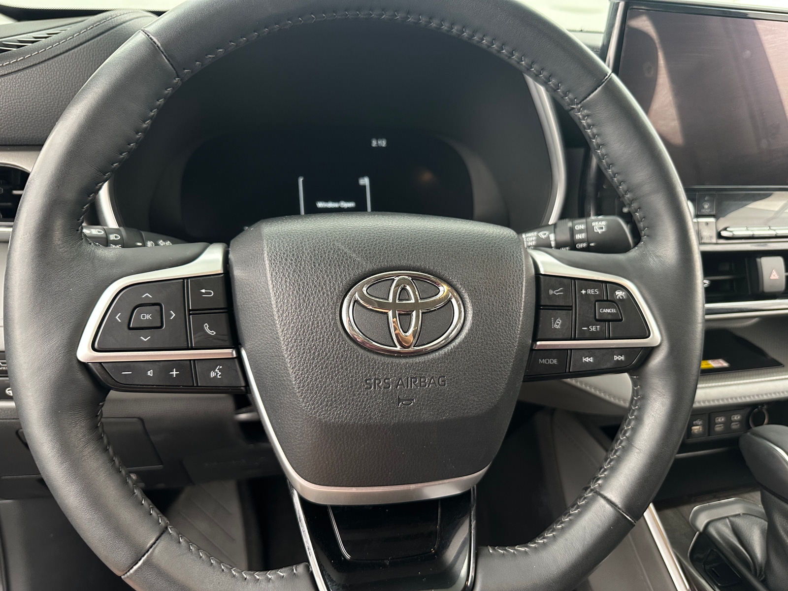 Thumbnail: 2023 Toyota Highlander - 4