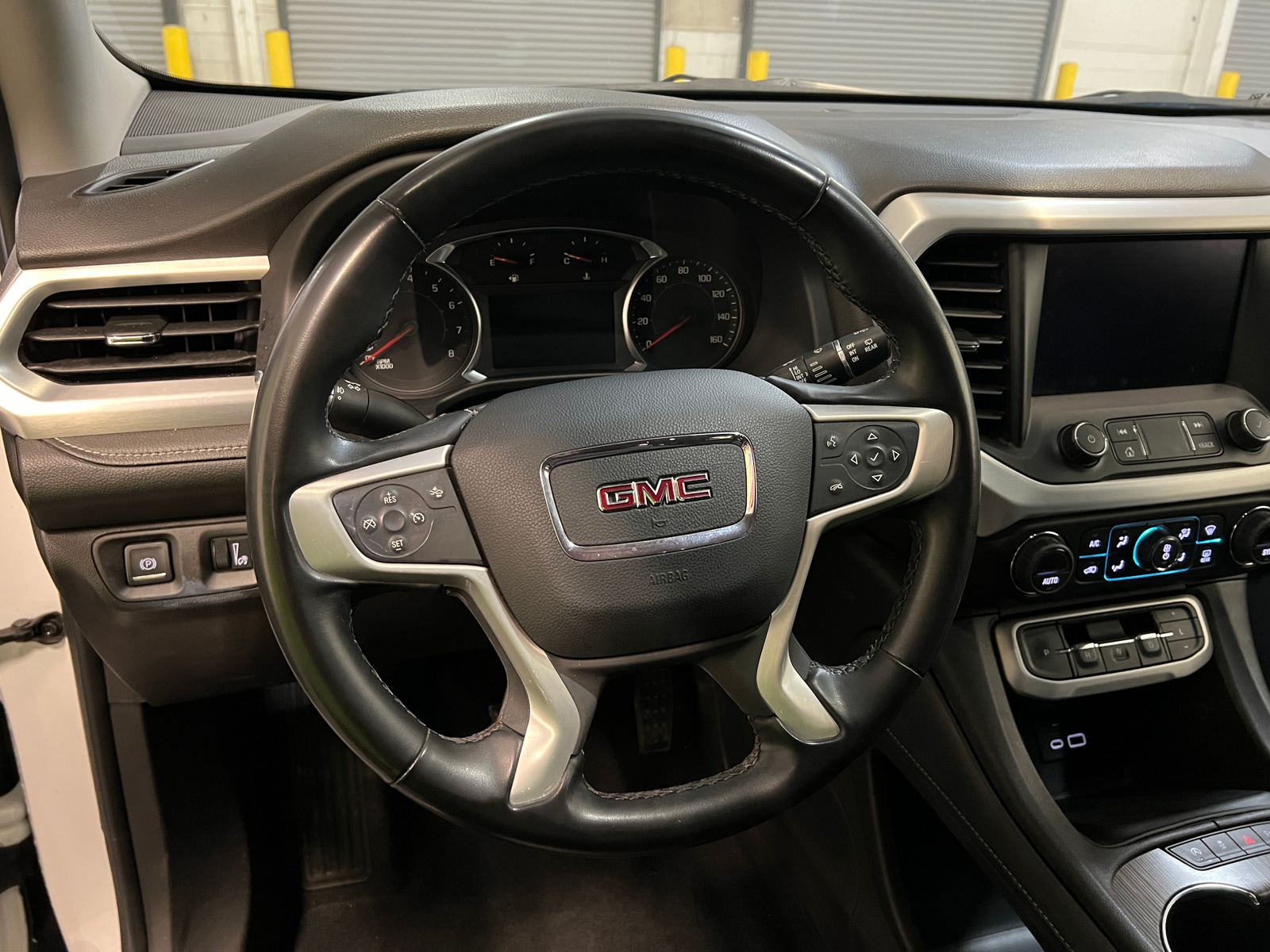 Thumbnail: 2023 GMC Acadia - 4