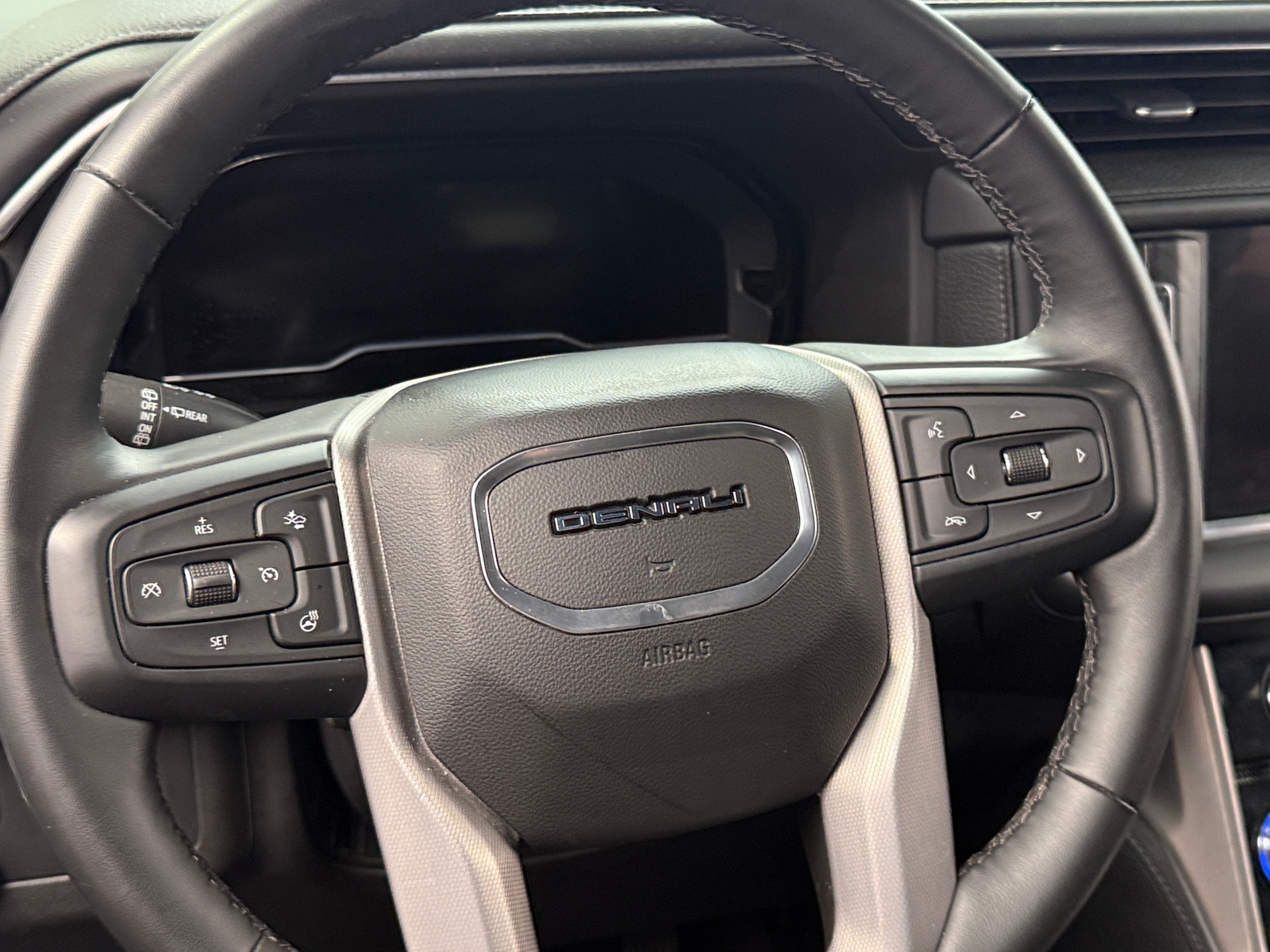 Thumbnail: 2023 GMC Yukon - 4